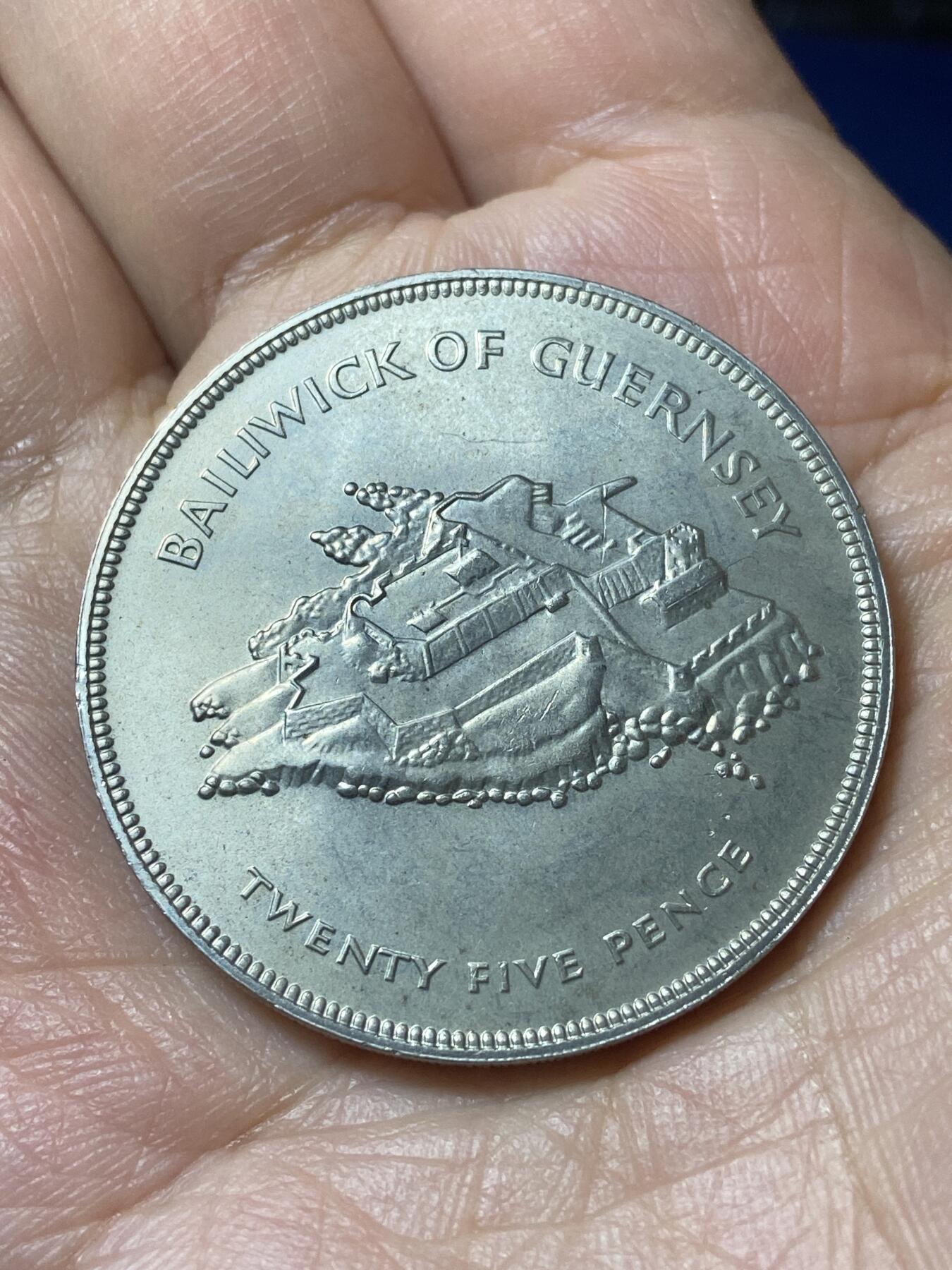 2026年第二十三场(总第一百九十二场）外国好品散币场(年后发货) 英属根西岛🇬🇬1977年25便士克朗型大币(伊丽莎白二世登基25周年银禧纪念币)