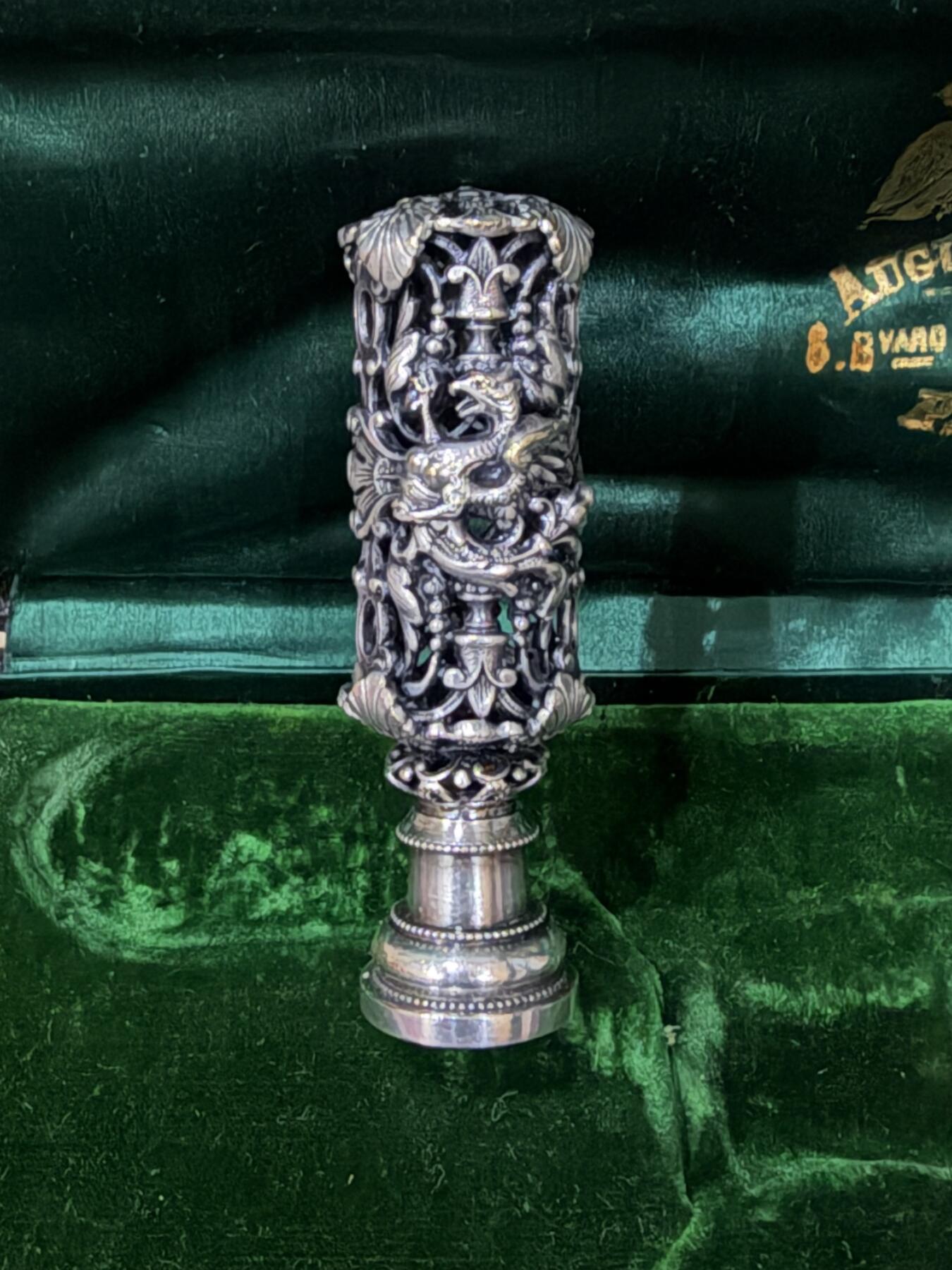 海外回流春节精品专场（一） 本场重器-法国回流拿破仑三世精美镂空纯银文具一套（带原盒，笔：18.2cm，拆信刀：17.8cm，火漆章：6.5cm，重合计：94.5g。无银款。）