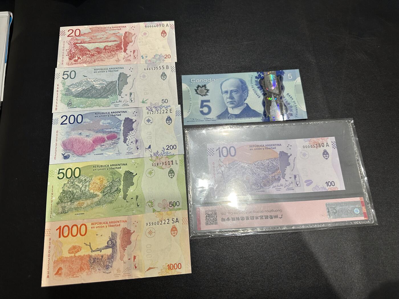 《外钞收藏家》第六百一十期（新年假期场/年后快递恢复正常再发货）（长期征集拍品、欢迎藏友们联系合作） 阿根廷20-1000比索6张一起+加拿大塑料钞5元 全新