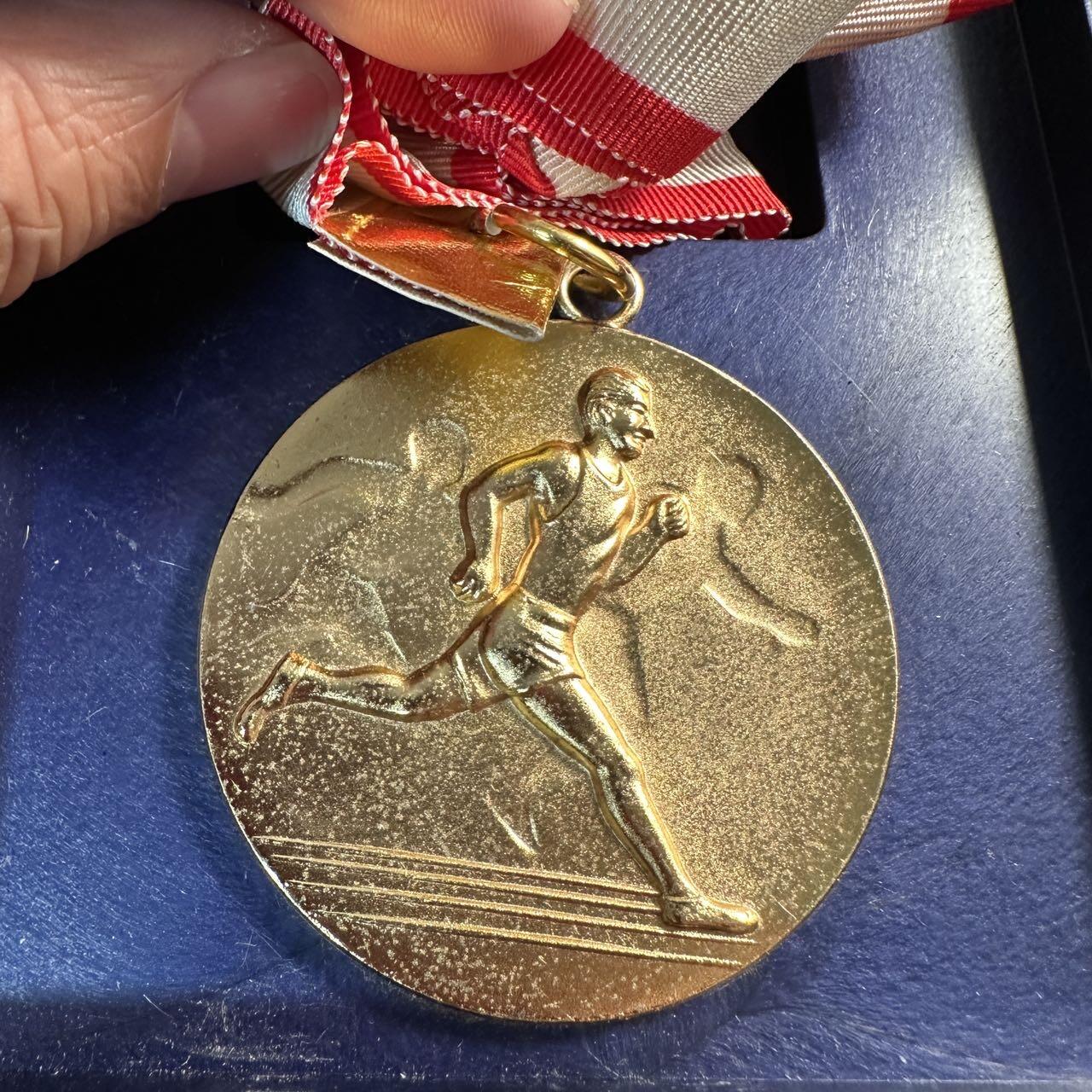 蒂克钱币 -第58场 日本企业章 徽章专场 日本三菱集团 第二回全三菱陆上竞技大会 镀金章 阳刻+阴刻