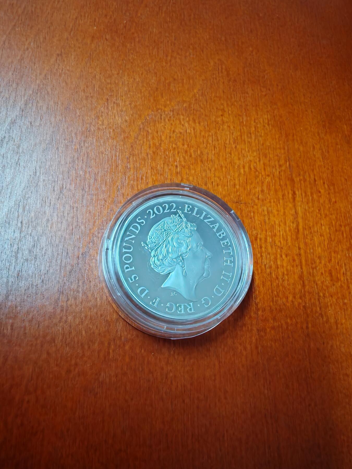 长老汇蛇年精选第一百场拍卖 2022英国剑桥公爵威廉王子40岁诞辰5英镑精制加厚银币，56.56克925银，盒证全，1500枚