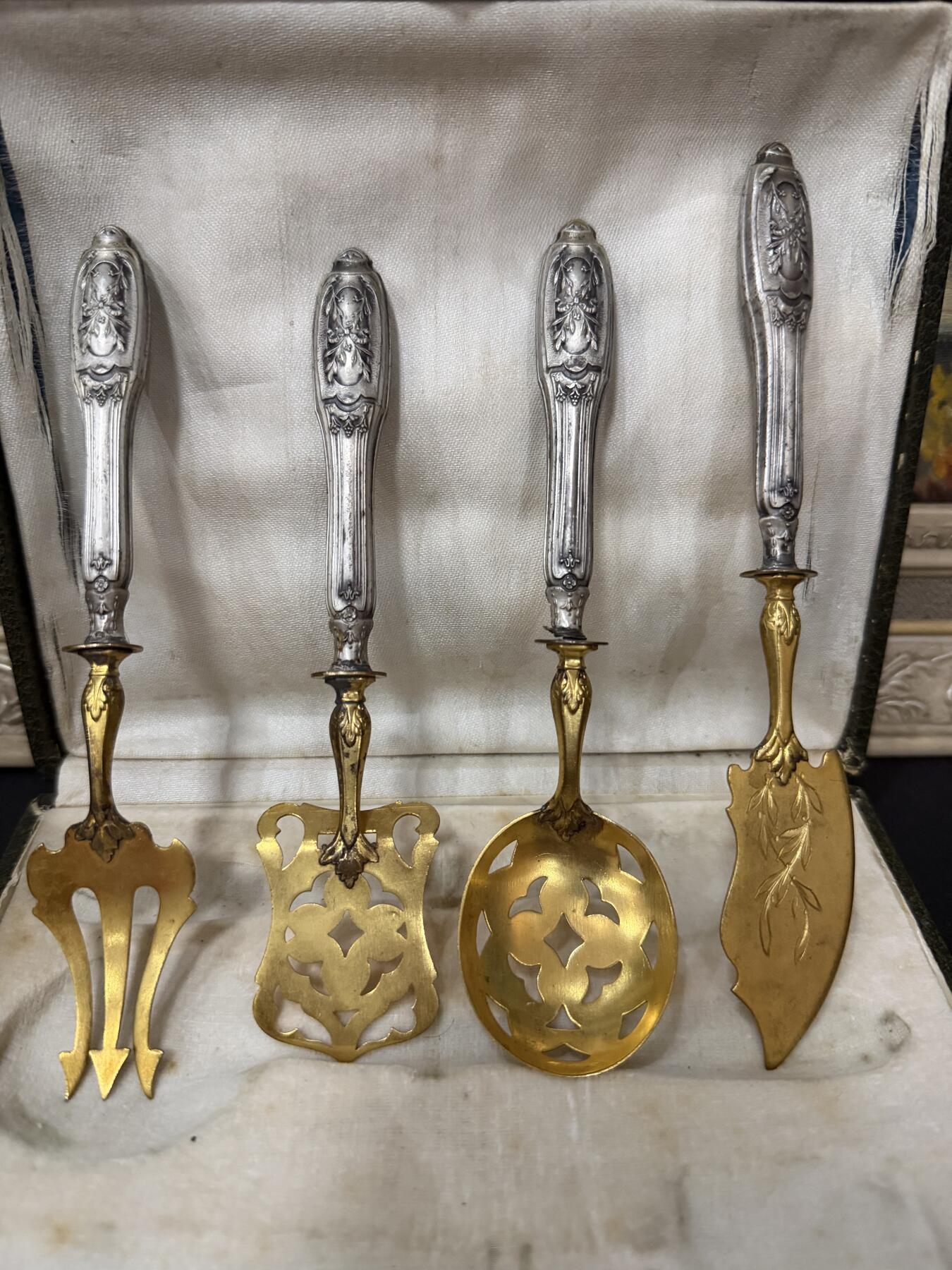 海外回流春节精品专场（一） 法国回流19世纪纯银餐具一套（左起尺寸：17.2cm，16cm，16.5cm，18cm，重：113.4g）