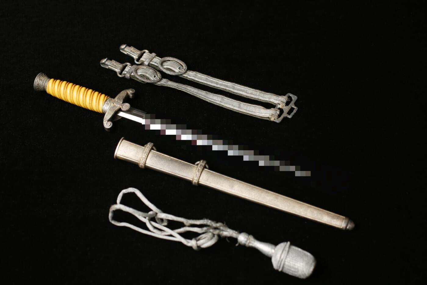 欢庆春节！戎马世界章牌大赏第112期春节大拍  德专场 德国陆军军官匕首，配吊挂带与军官剑穗——霍斯特（Hörster）制造 品相极好