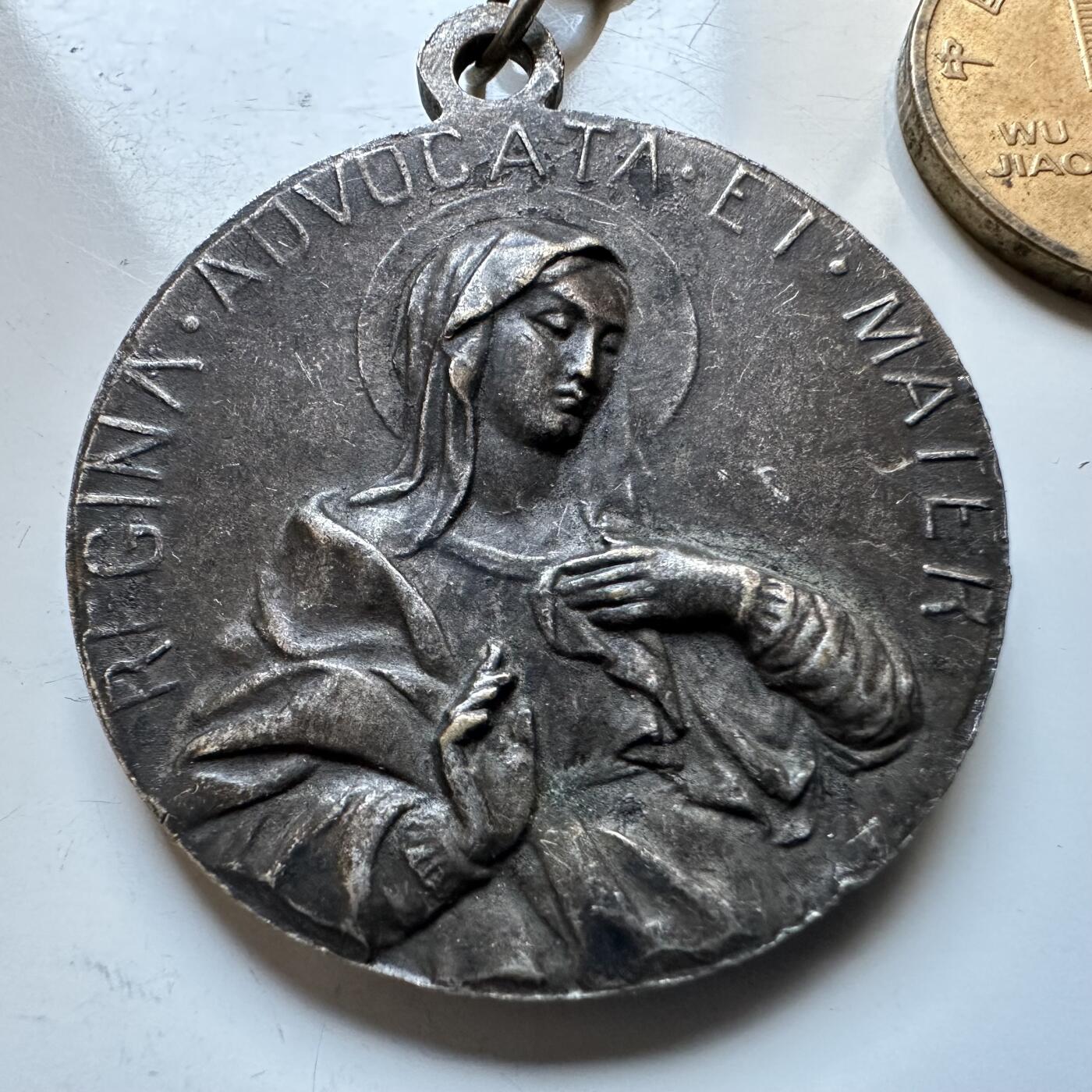 🌹外币初藏🌹🐯2026年第19场 快递已停，正月十五后再发  梵蒂冈制式高浮雕耶稣圣心圣母双面古董圣牌 32.3毫米