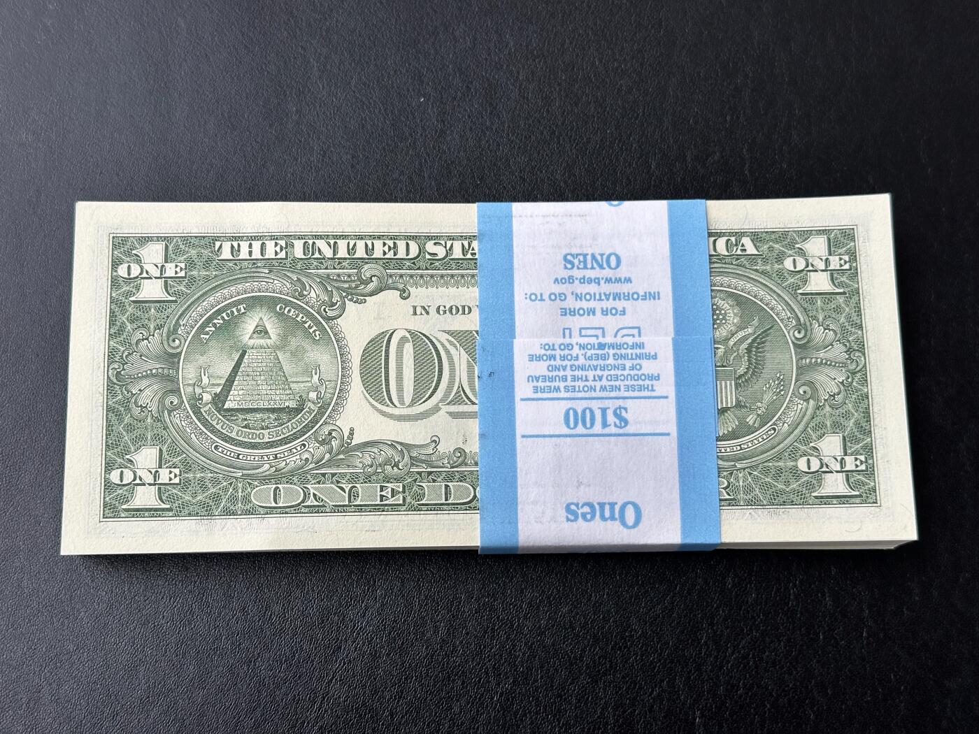 《外钞收藏家》第六百一十期（新年假期场/年后快递恢复正常再发货）（长期征集拍品、欢迎藏友们联系合作） 2021年美国1美元 标准100连号 全新 尾401-500