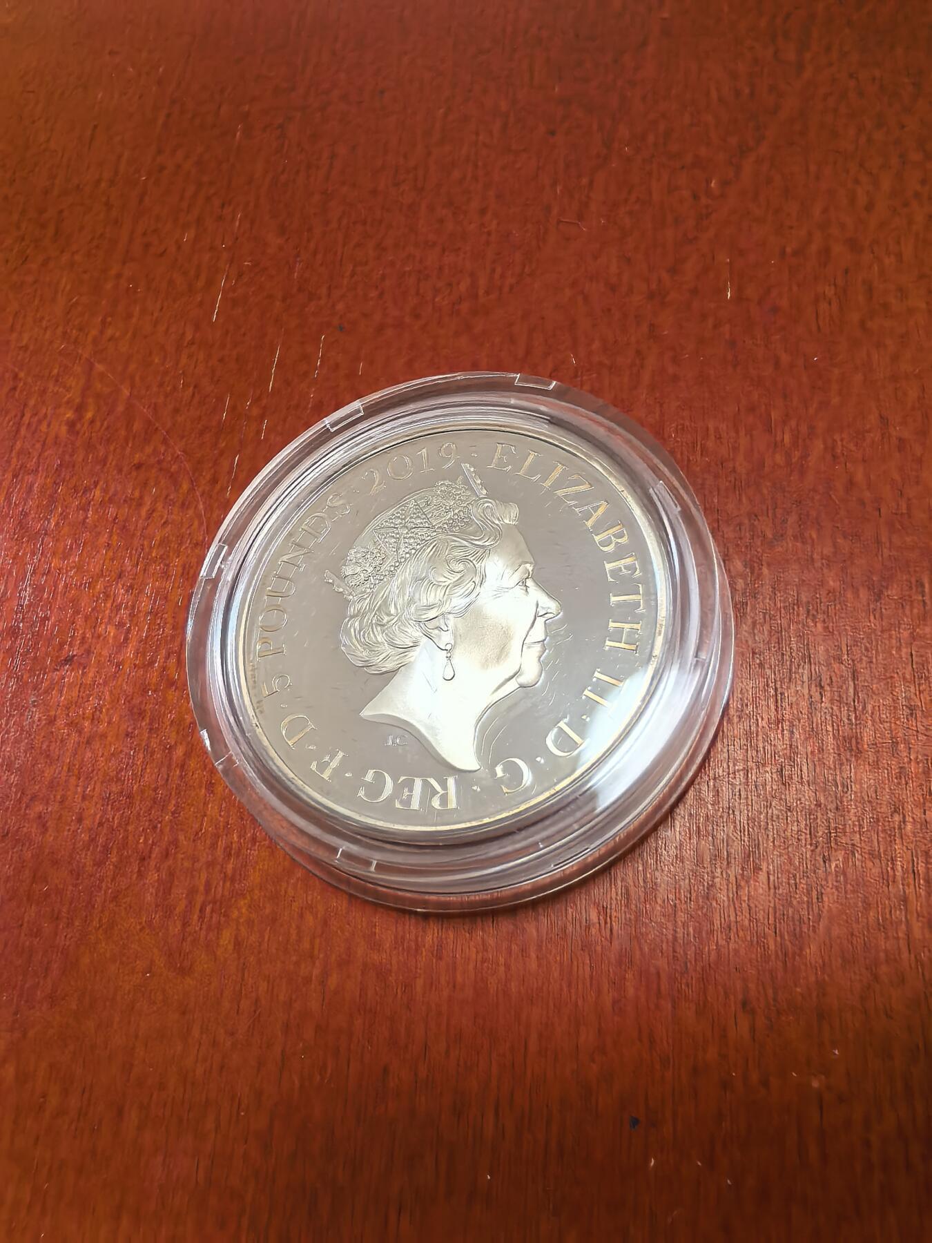 长老汇蛇年精选第一百场拍卖 2019英国维多利亚5英镑精制银币，28.28克925银，盒证全，5000枚