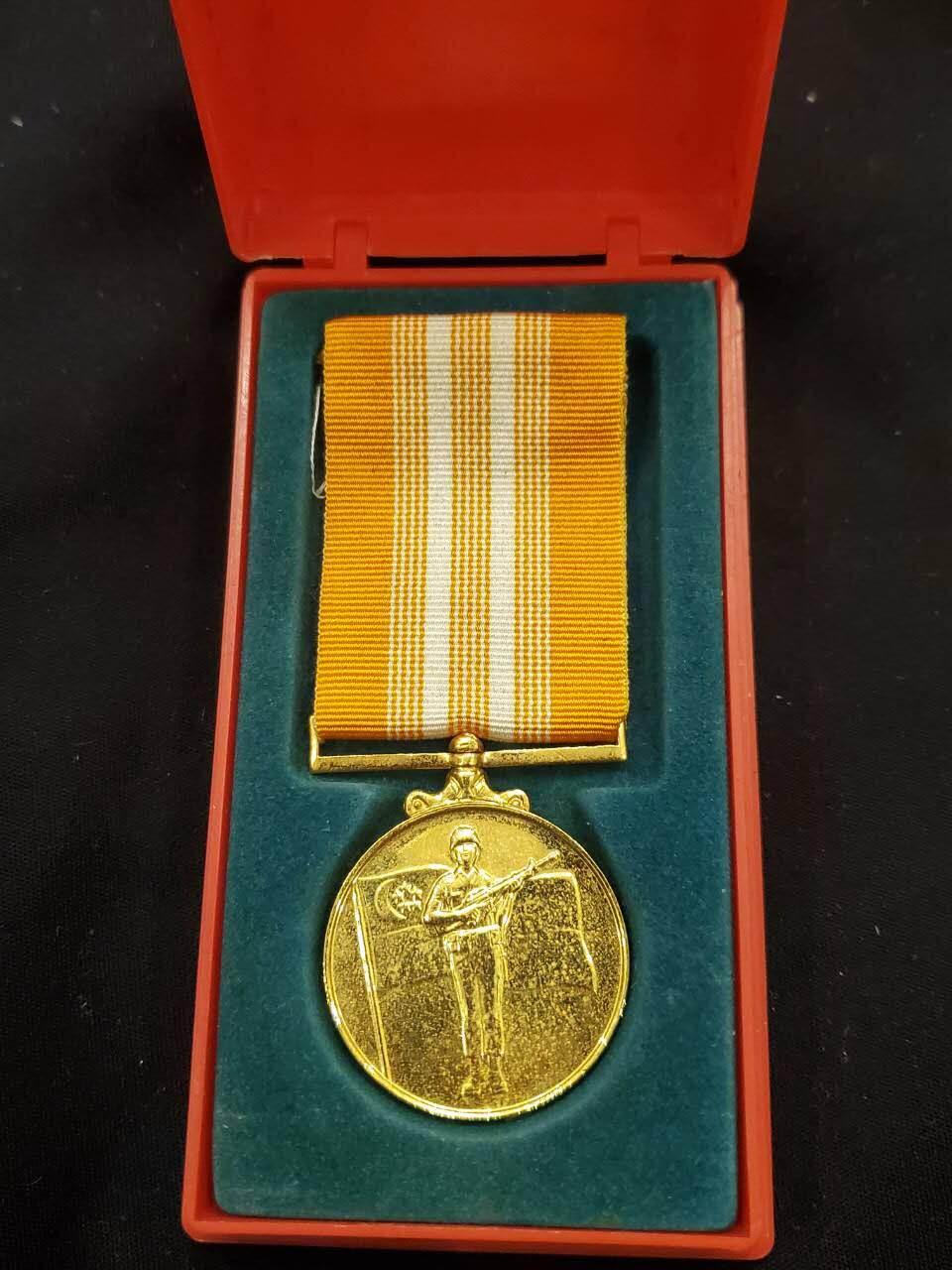 （450件拍品！制服徽章盛宴）罗岚⭐爱藏⭐年前甄选大拍场-店主清仓处理-分享拍场额外现金红包（实体经营） 新加坡武装力量良好服务奖章带盒 非常少见 铜镀金 学习的英国勋赏制度