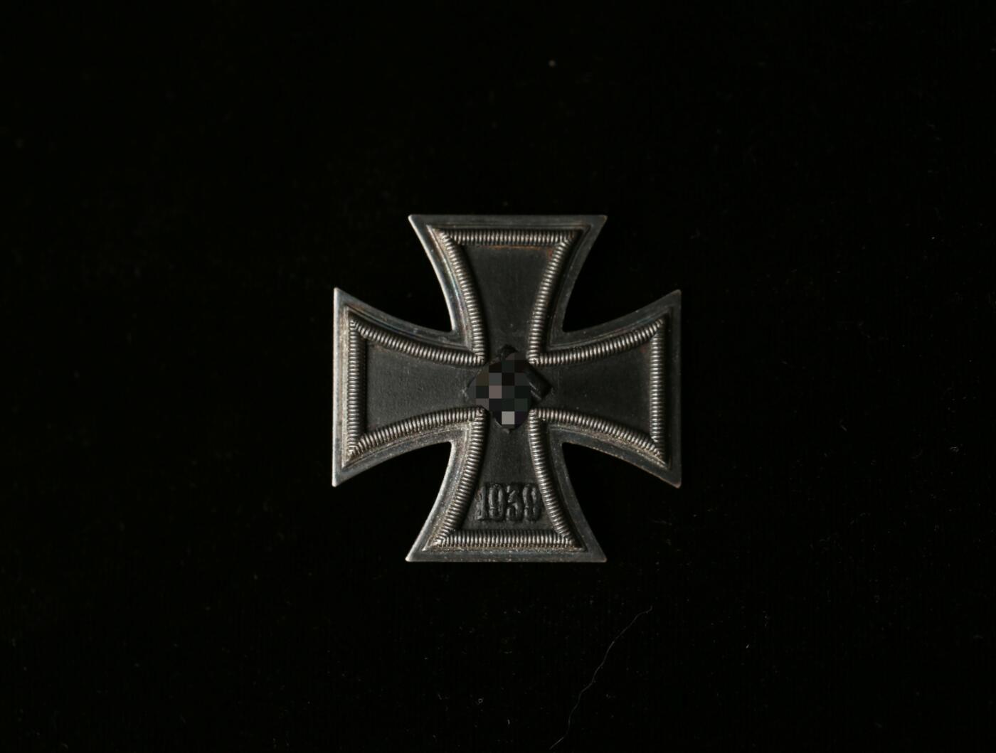 欢庆春节！戎马世界章牌大赏第112期春节大拍  德专场 德三一级铁十字勋章 万和1939的漆有些受潮了 推荐要原图