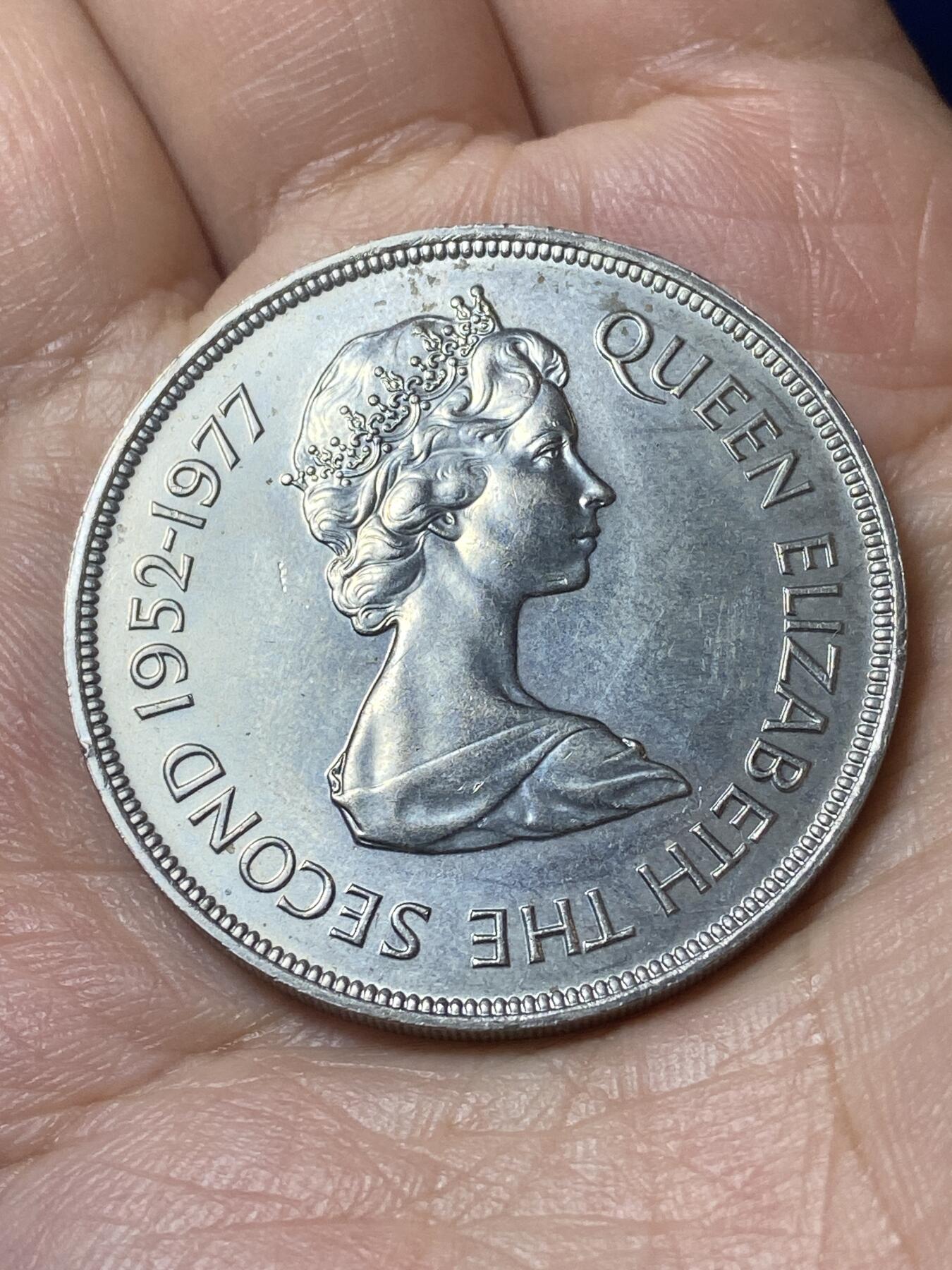 2026年第二十三场(总第一百九十二场）外国好品散币场(年后发货) 英属根西岛🇬🇬1977年25便士克朗型大币(伊丽莎白二世登基25周年银禧纪念币)