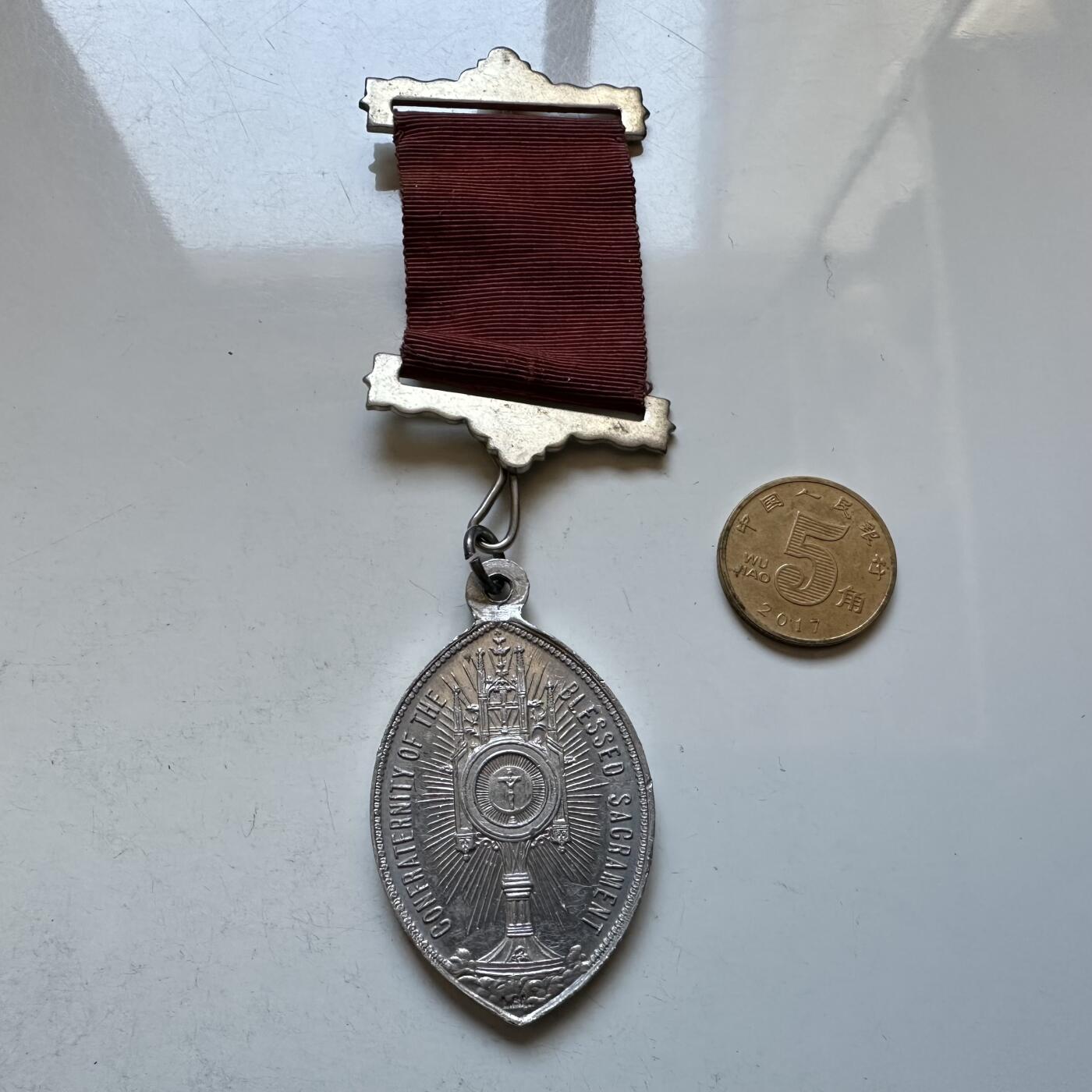 🌹外币初藏🌹🐯2026年第19场 快递已停，正月十五后再发 英国圣体善会耶稣圣心双面铝质绶带圣牌美品