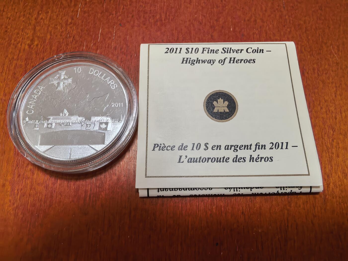 长老汇蛇年精选第一百场拍卖 2011加拿大高速路上的英雄10加元精制银币，15.87克999银，盒证全，7732枚