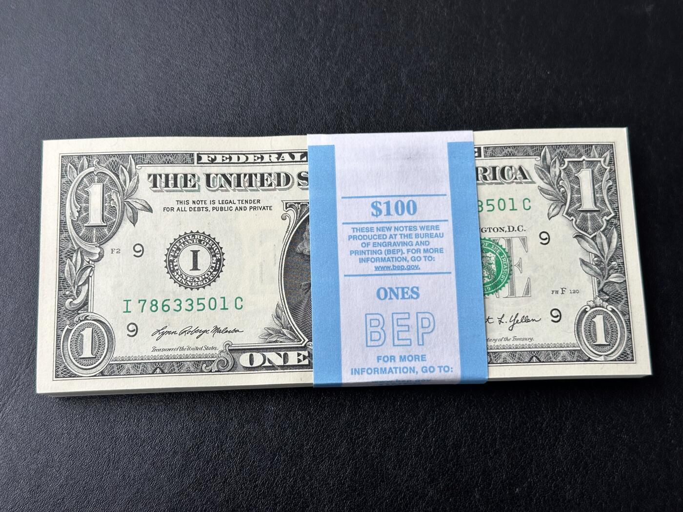 《外钞收藏家》第六百一十期（新年假期场/年后快递恢复正常再发货）（长期征集拍品、欢迎藏友们联系合作） 2021年美国1美元 标准100连号 全新 尾501-600