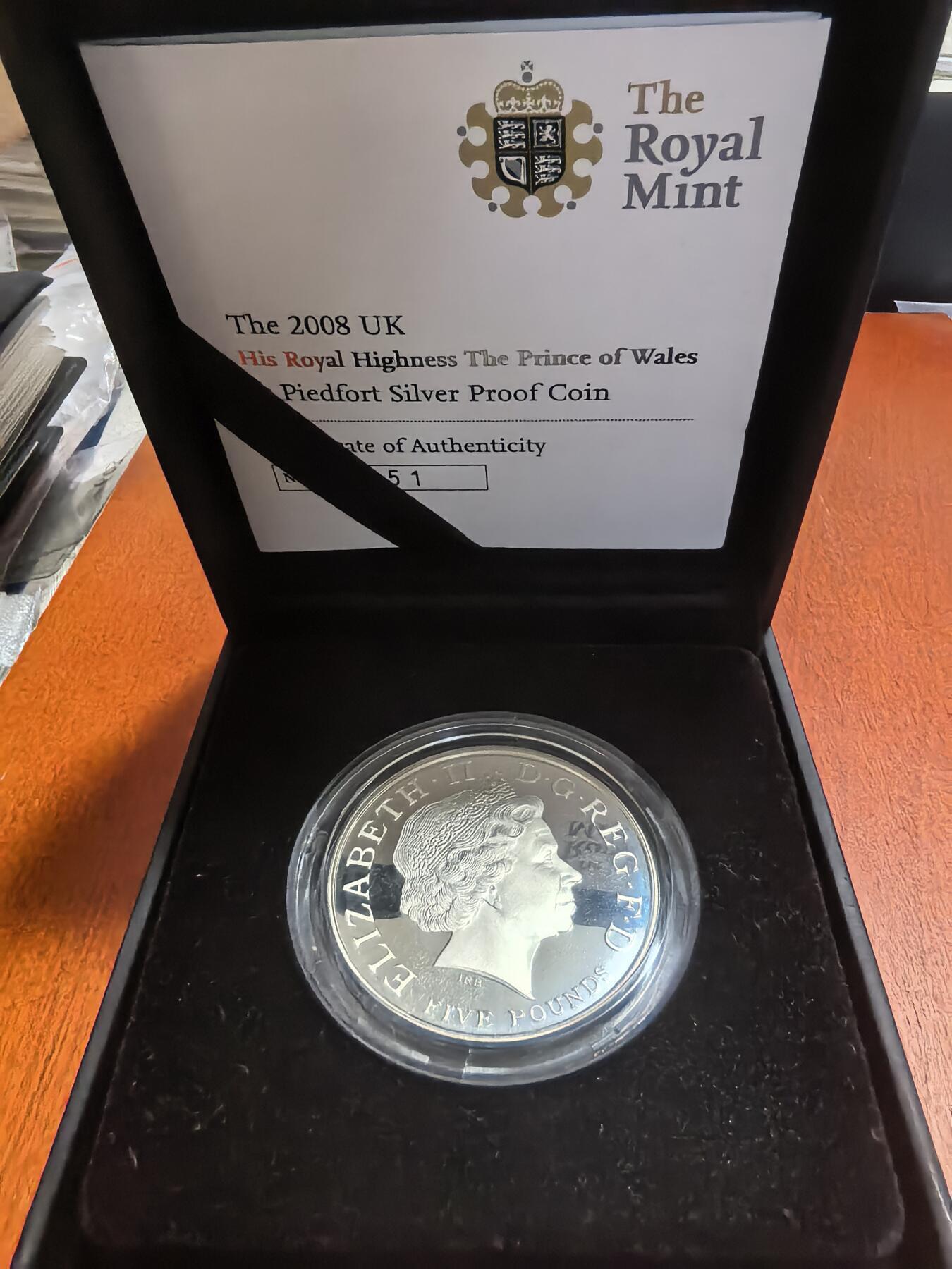 长老汇蛇年精选第一百场拍卖  2008英国威尔斯王子5英镑精制加厚银币，56.56克925银，盒证全，2000枚