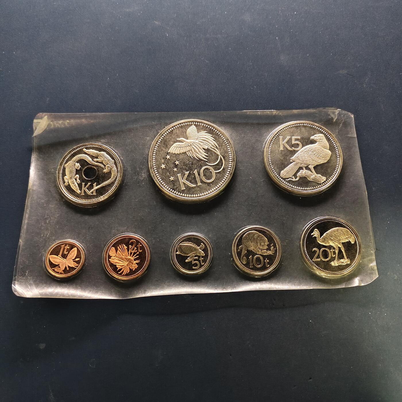 【全场包邮】纯粹捡漏拍503场 巴布亚新几内亚1975年官方封装精制套币-含2枚银币【45毫米41.6克92.5%+40毫米27.6克50%】