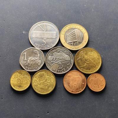 【全场包邮】纯粹捡漏拍502场 - 莫桑比克2006年清年份9枚套币