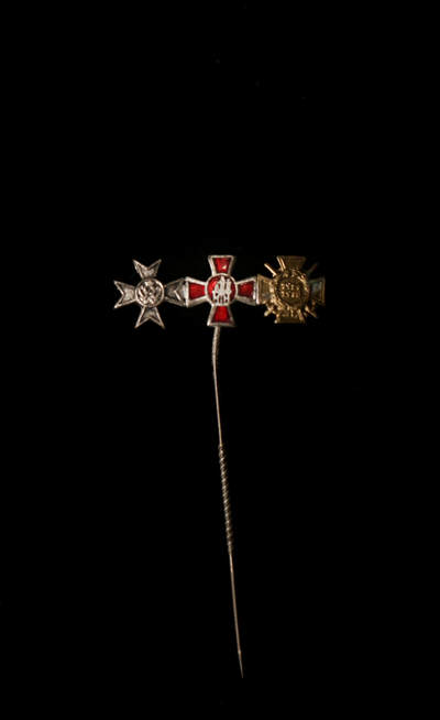 欢庆春节！戎马世界章牌大赏第112期春节大拍  德专场 - 二战造   L/15标（otto schinkle）   战争辅助十字   汉萨同盟  兴登堡奖章 插针   非常少见