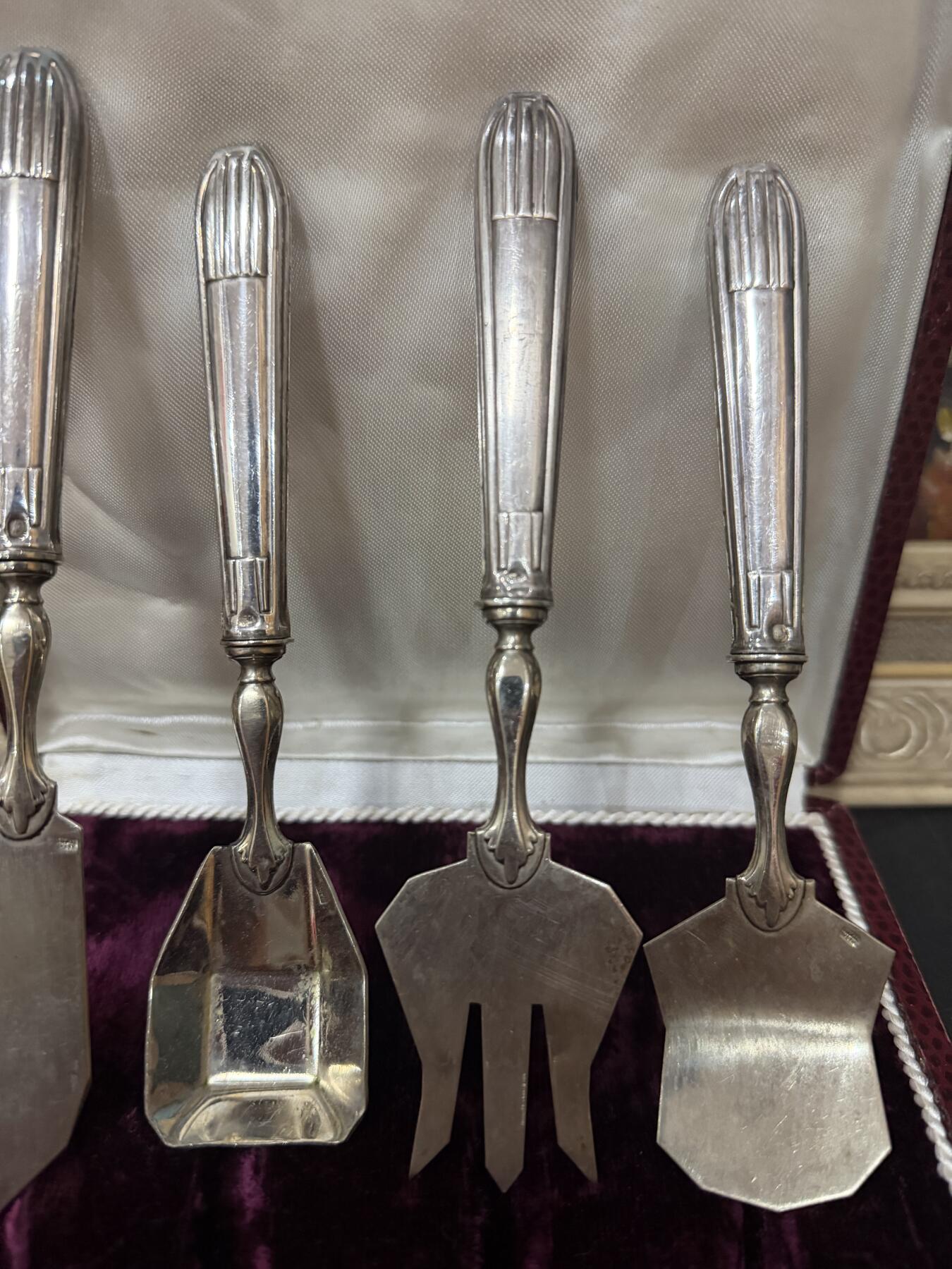 海外回流春节精品专场（一） 法国回流纯银餐具一套（左起尺寸：19.5cm，16.8cm，18cm，17.2cm，重：178.1g，有银标）