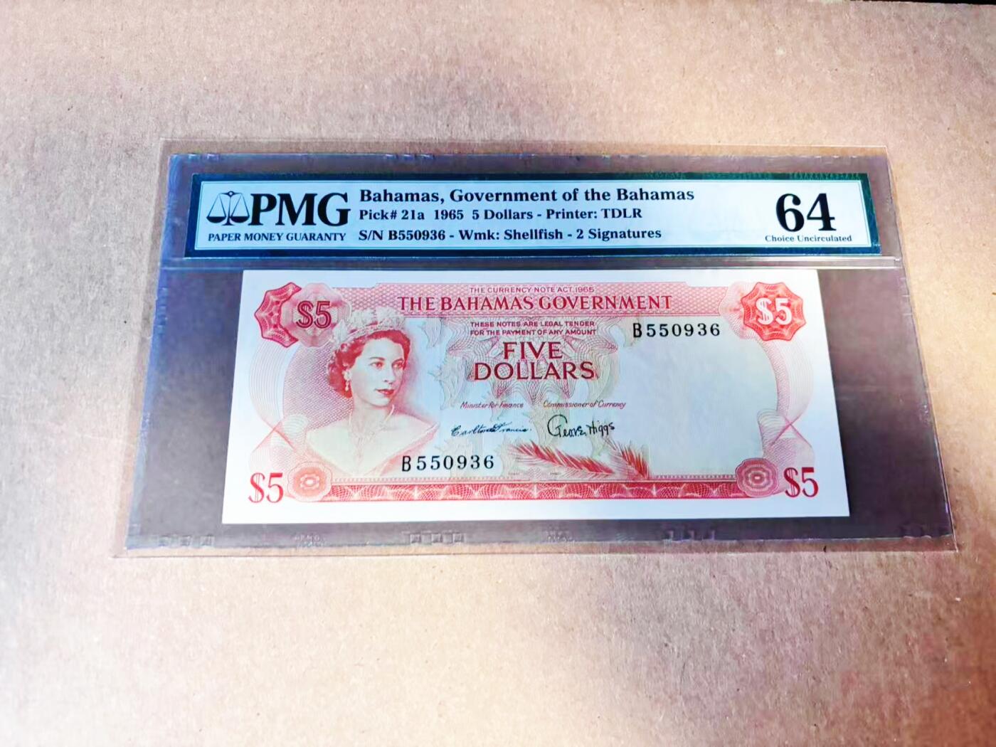 【Blue Auction】世界纸币精拍第786期——18级TOP拍卖/信誉/品质/专业/高效💫(年前收官场） 【初版橙色版 少见签名 无47】巴哈马1965年5元 女王 PMG64 目录价700美金