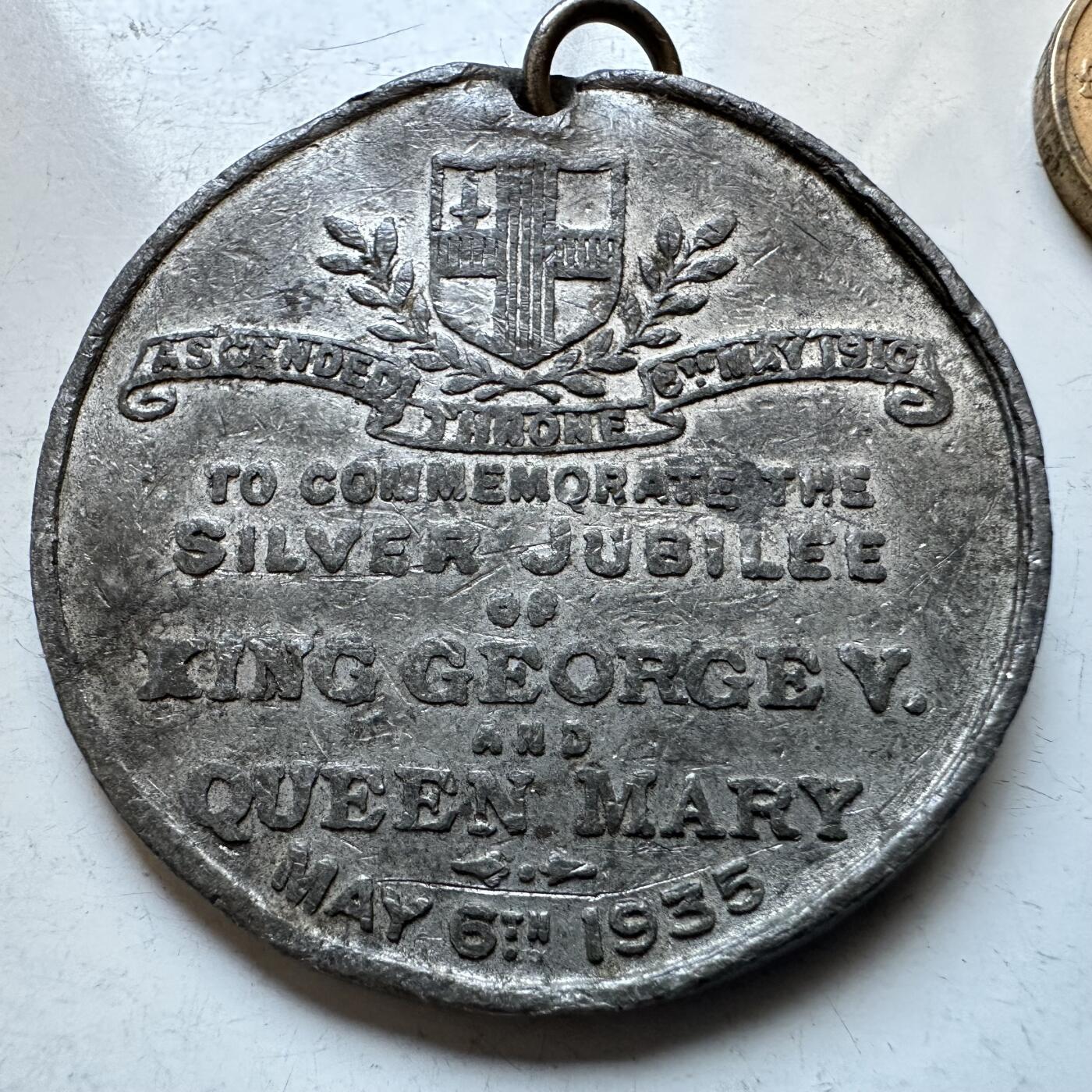 🌹外币初藏🌹🐯2026年第19场 快递已停，正月十五后再发 英国1935年乔治五世玛丽王后登基银禧纪念章 38.3毫米