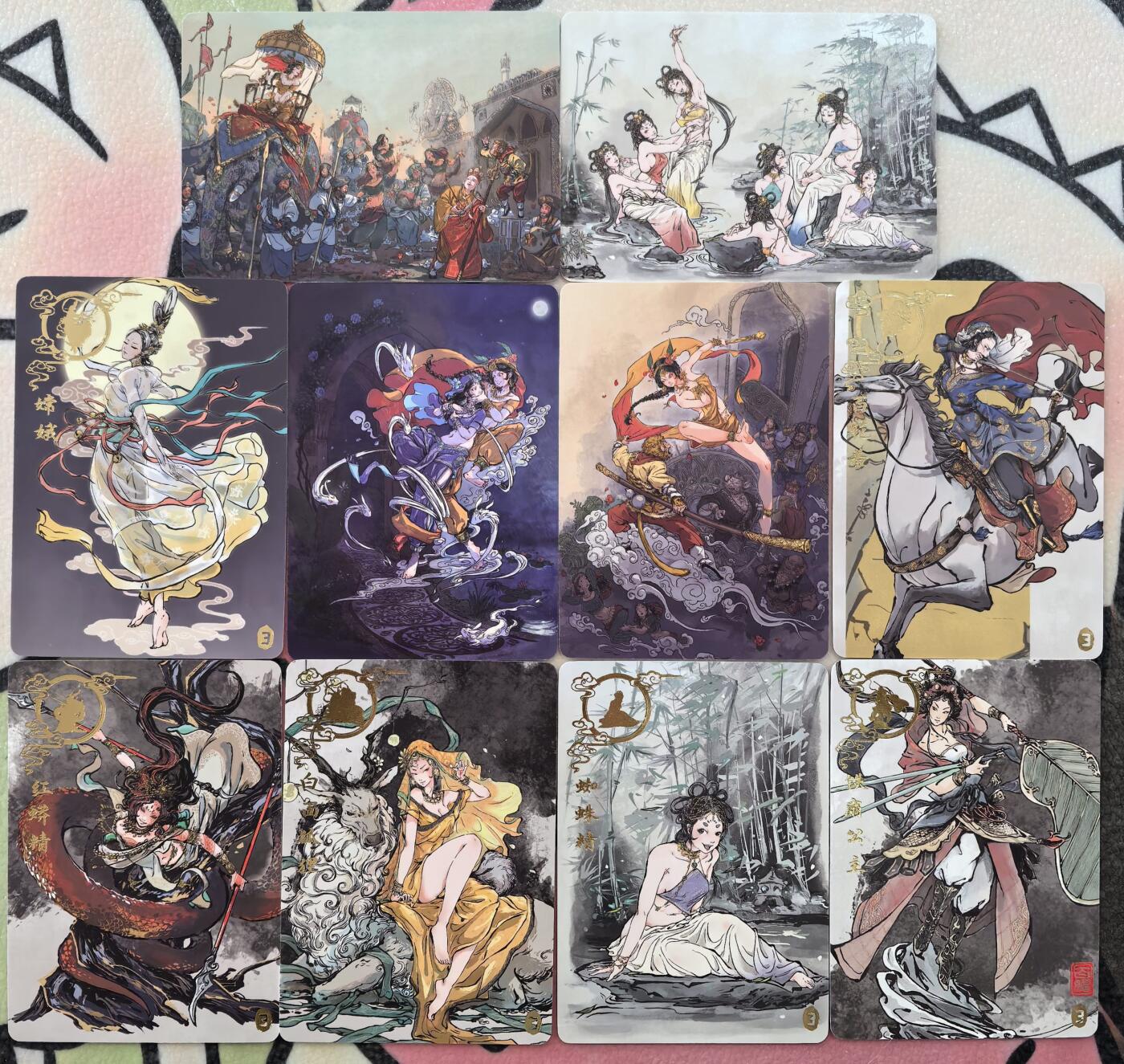 丫丫卡拍贺岁期-隔天发货（2月11日22：00截拍） 【普卡】橙卡文化--百媚西游 主卡+场景卡+解锁卡 一套22张一弹全 ☆工艺为第一张图，后几张是全粗工艺，用作查看具体卡图。此链接为普卡套