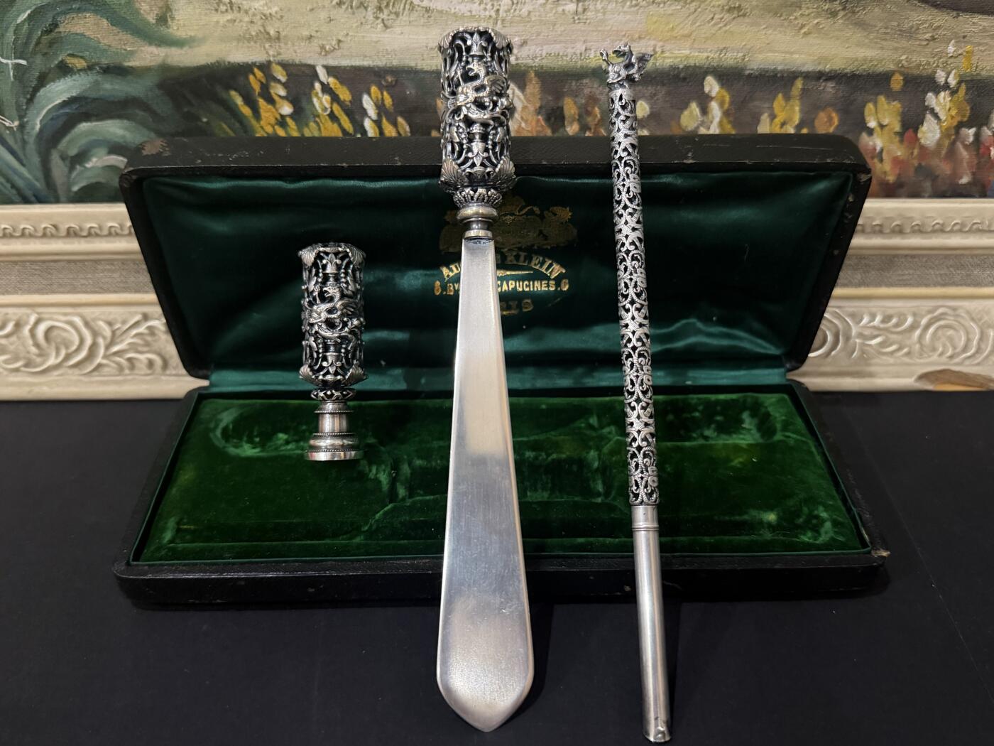 海外回流春节精品专场（一） 本场重器-法国回流拿破仑三世精美镂空纯银文具一套（带原盒，笔：18.2cm，拆信刀：17.8cm，火漆章：6.5cm，重合计：94.5g。无银款。）