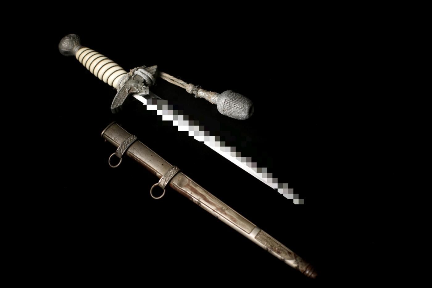 欢庆春节！戎马世界章牌大赏第112期春节大拍  德专场 德国空军军官匕首，配军官剑穗——Schüttelhöfer（Asso）制造，剑身品相很好，剑鞘有凹痕和锈迹