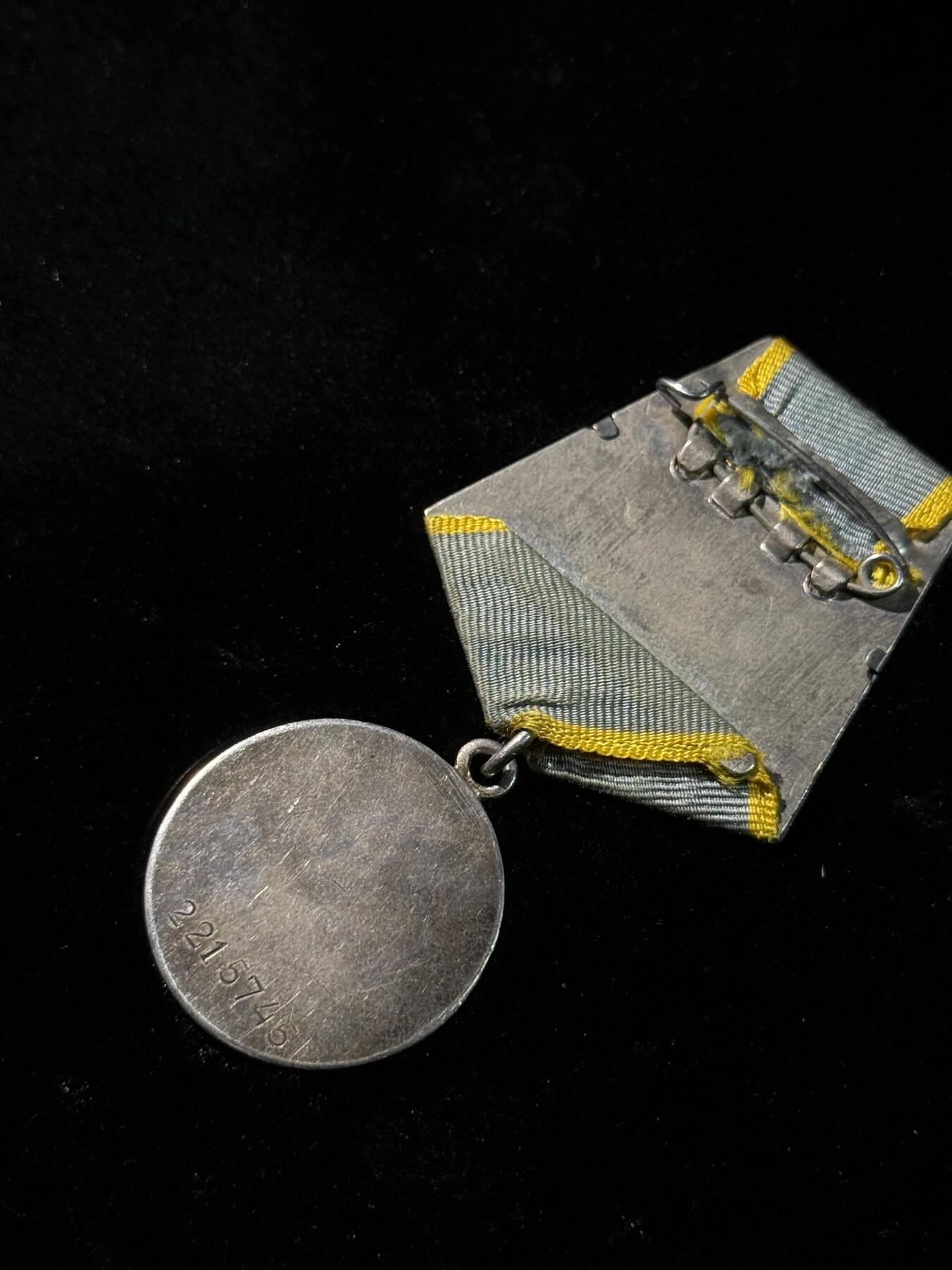 欢庆春节！戎马世界章牌大赏第111期春节大拍 苏联战功奖章，号段2215745，授予驻波兰女护士