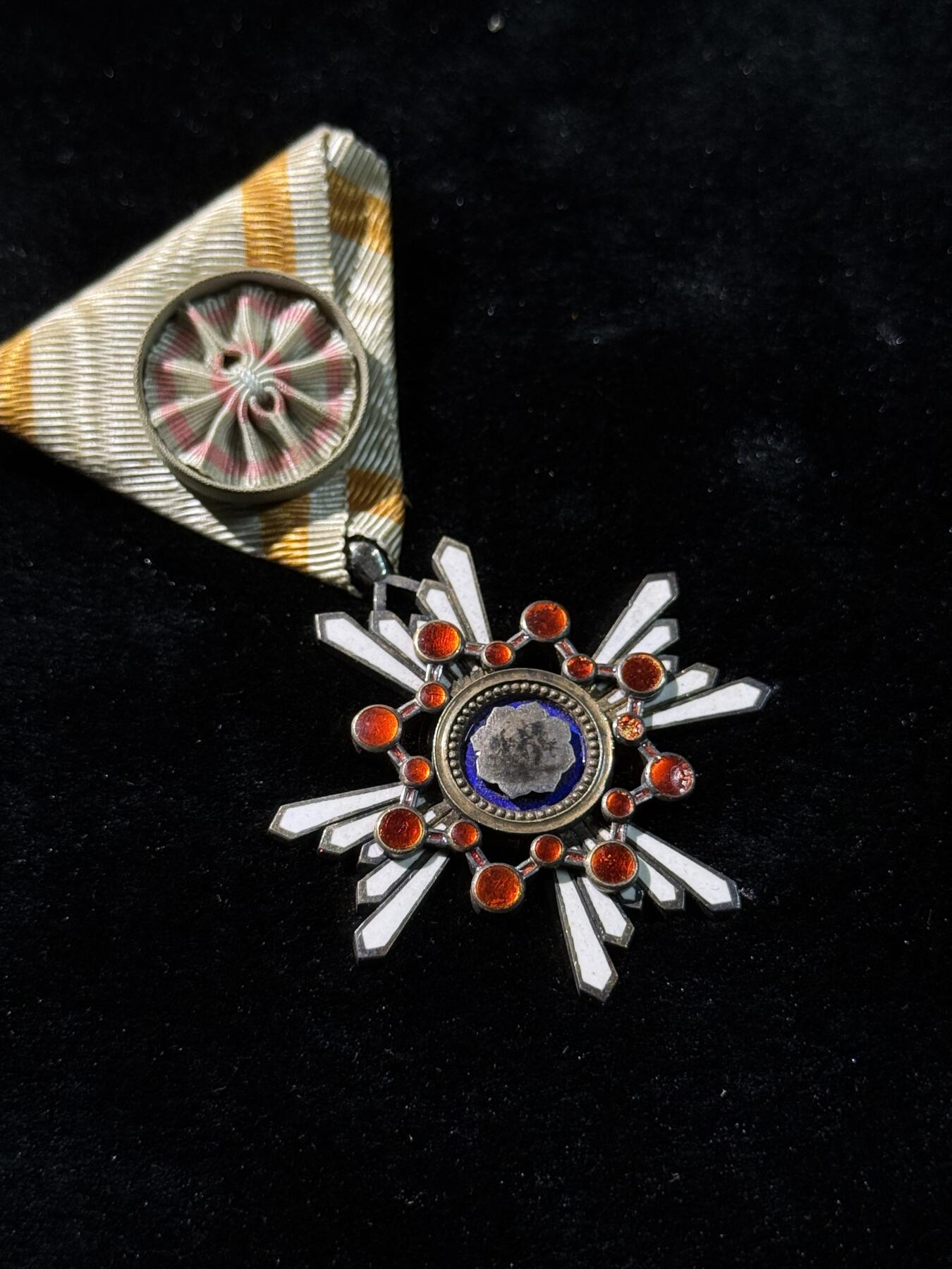 欢庆春节！戎马世界章牌大赏第111期春节大拍 勋四等瑞宝章，大正时期，带盒，珐琅有磕碰