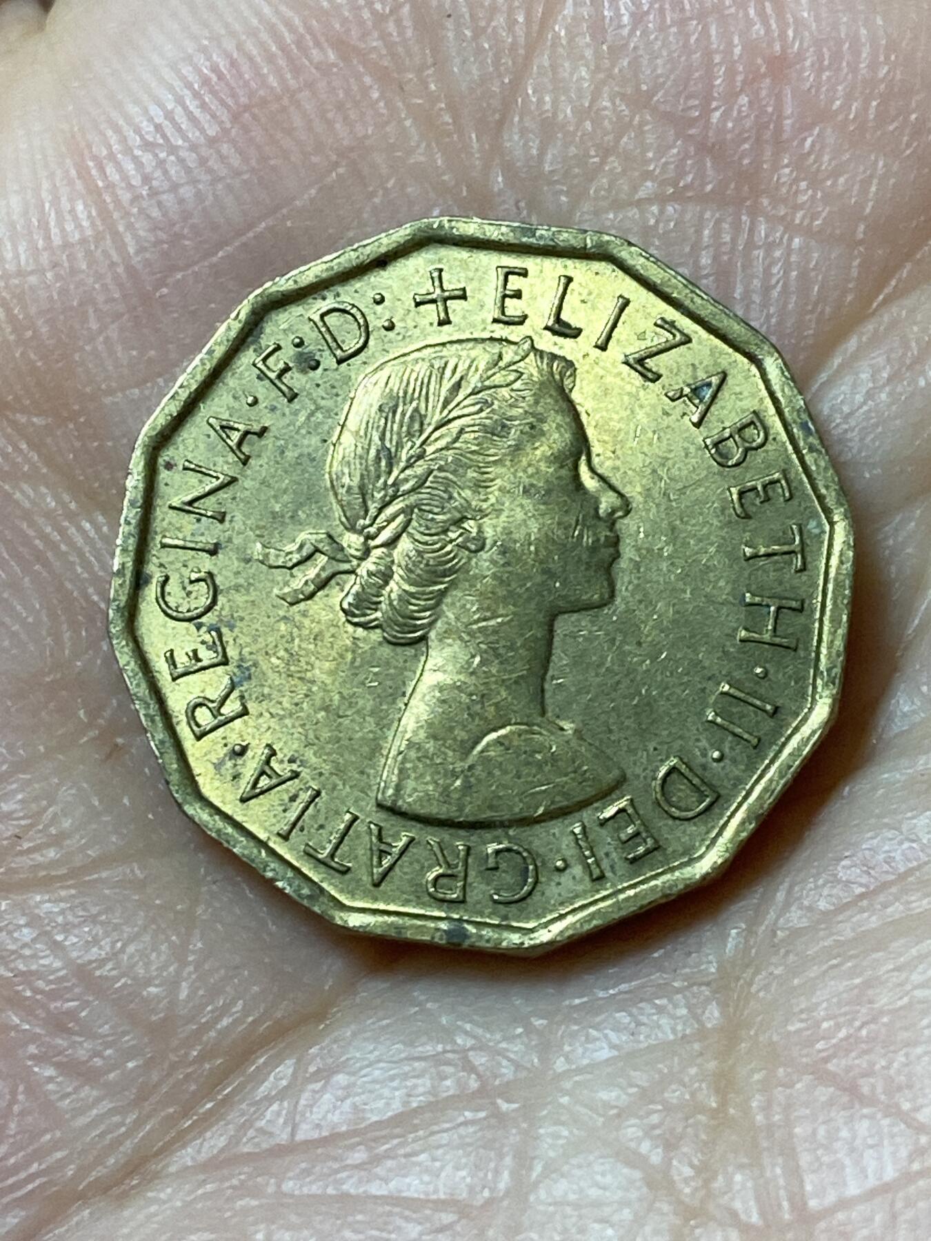 2026年第二十三场(总第一百九十二场）外国好品散币场(年后发货) 英国🇬🇧1966年3便士(伊丽莎白二世青年桂冠第二版)