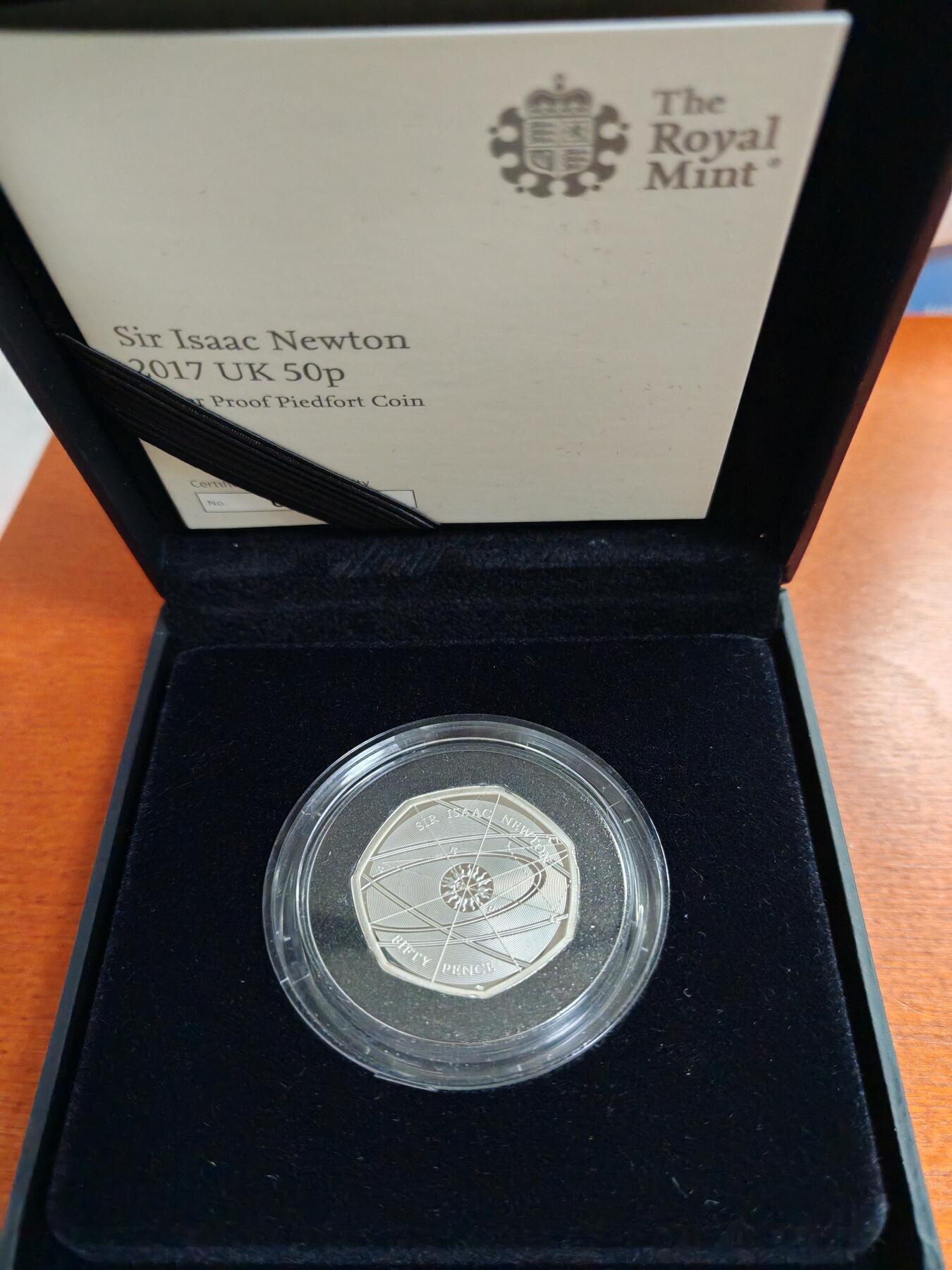 长老汇蛇年精选第一百场拍卖 2017英国牛顿50便士7边形精制加厚银币，盒证全，3000套