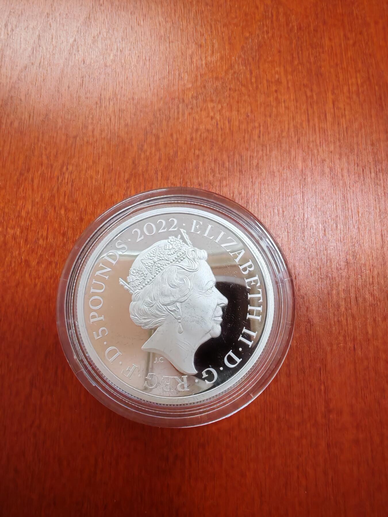 长老汇蛇年精选第一百场拍卖 2022英国历代君主系列爱德华七世5英镑精制银币，2盎司999银，750枚，盒证全，钢琴烤漆木盒