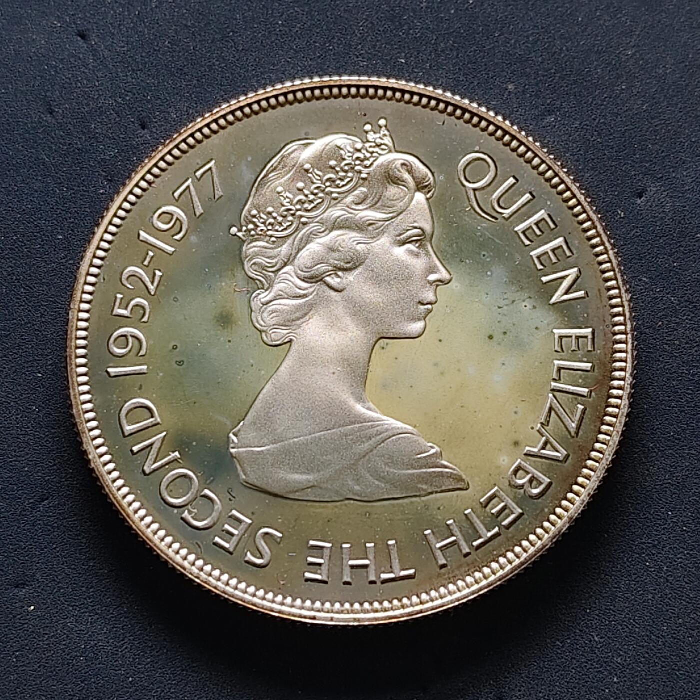 【全场包邮】纯粹捡漏拍503场 【女王登基25周年系列】特里斯坦和达库尼亚1977年25便士克朗型精制纪念银币【38.5毫米28.28克92.5%】