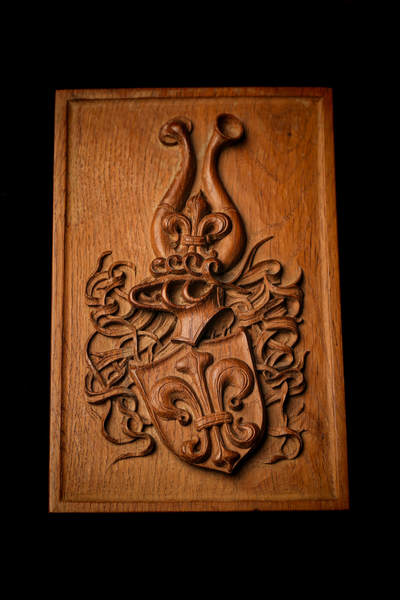 欢庆春节！戎马世界章牌大赏第112期春节大拍  德专场 - 海军中将威廉·沙克的木制浮雕家族纹章牌（尺寸 26.5 × 16.7 cm） （欧洲版的“门第牌”）