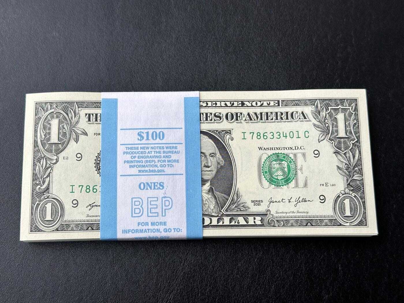 《外钞收藏家》第六百一十期（新年假期场/年后快递恢复正常再发货）（长期征集拍品、欢迎藏友们联系合作） 2021年美国1美元 标准100连号 全新 尾401-500