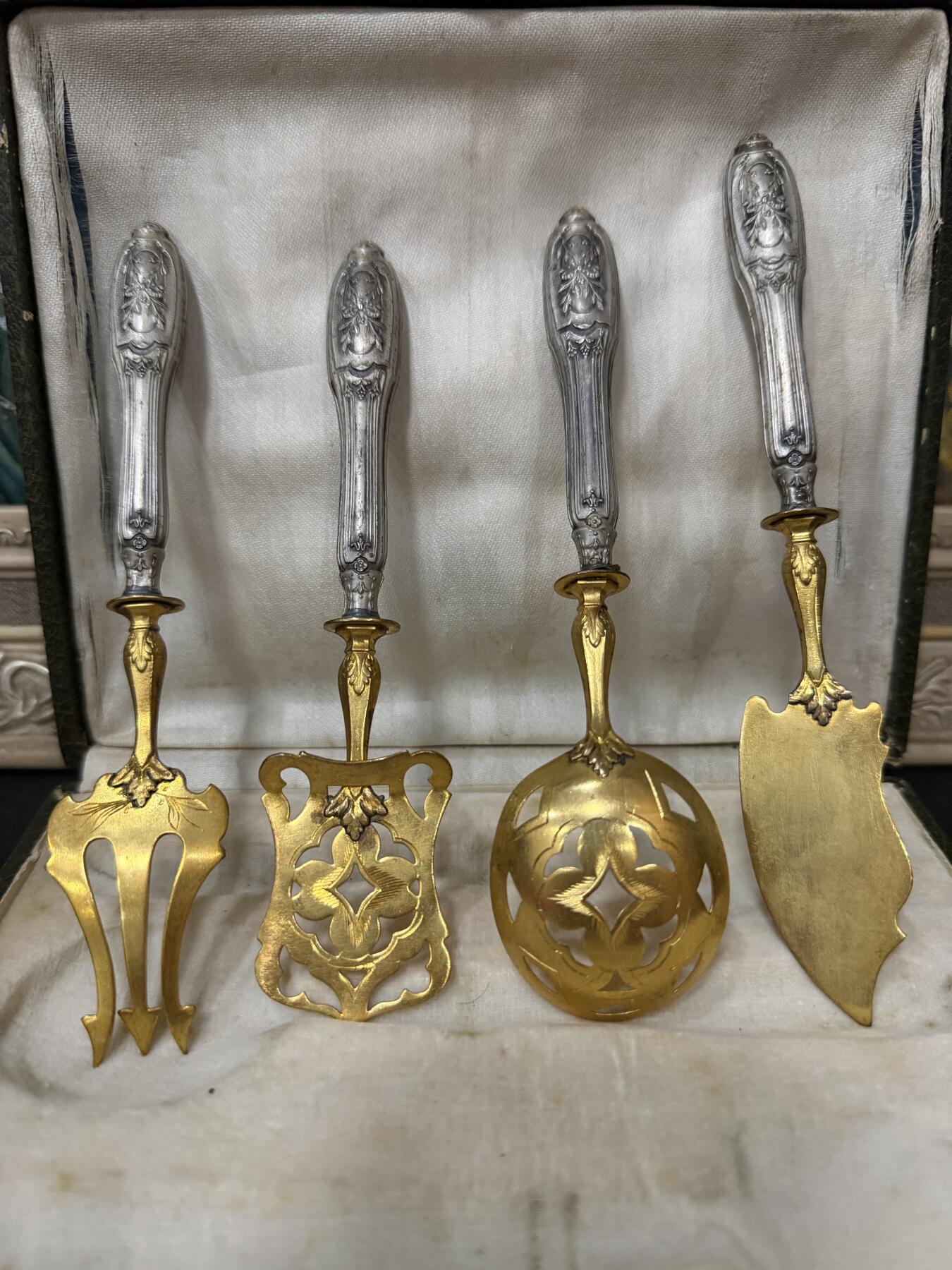 海外回流春节精品专场（一） 法国回流19世纪纯银餐具一套（左起尺寸：17.2cm，16cm，16.5cm，18cm，重：113.4g）