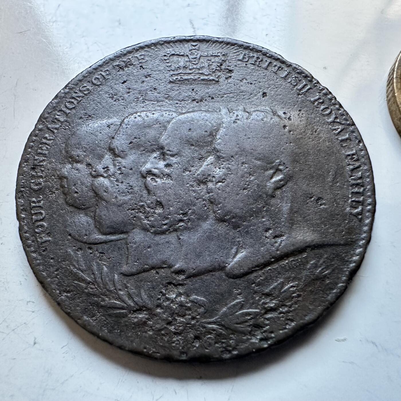 🌹外币初藏🌹🐯2026年第19场 快递已停，正月十五后再发 英国1900年维多利亚王室四代头像雷明顿打字机广告纪念章31.8毫米