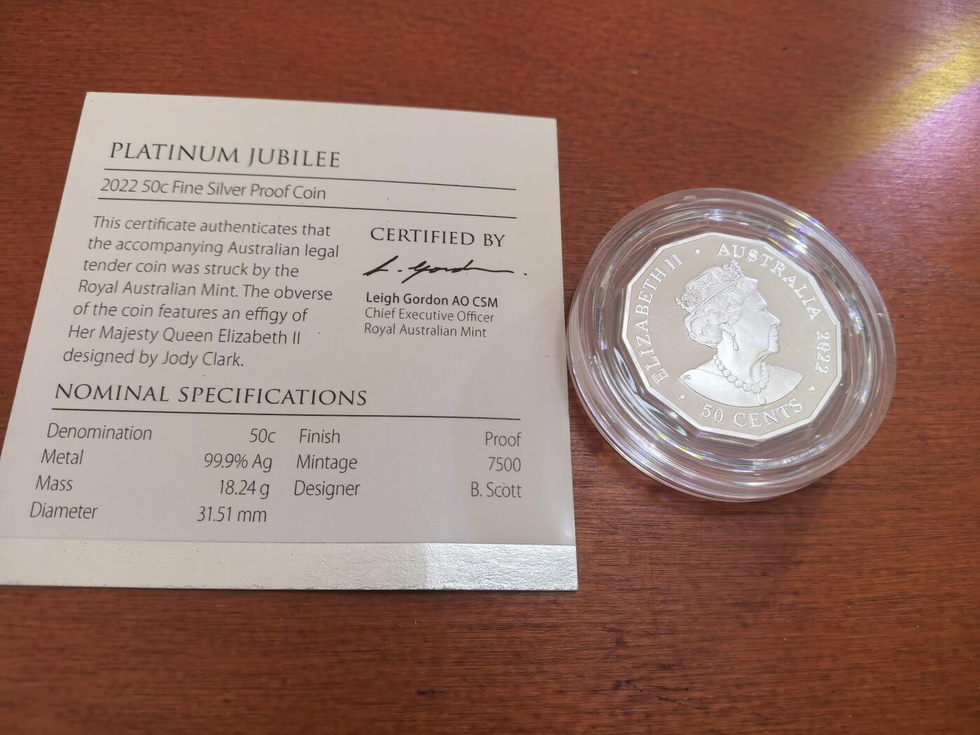 长老汇蛇年精选第一百场拍卖 2022澳大利亚女王在位70周年50分多边形精制银币，18.24克999银，盒证全，7500枚