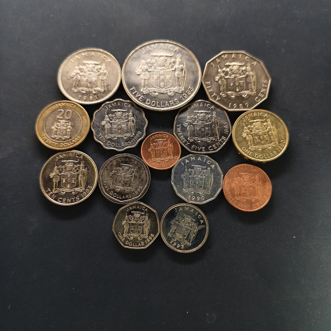【全场包邮】纯粹捡漏拍502场 牙买加各年份各版本14枚套币一组
