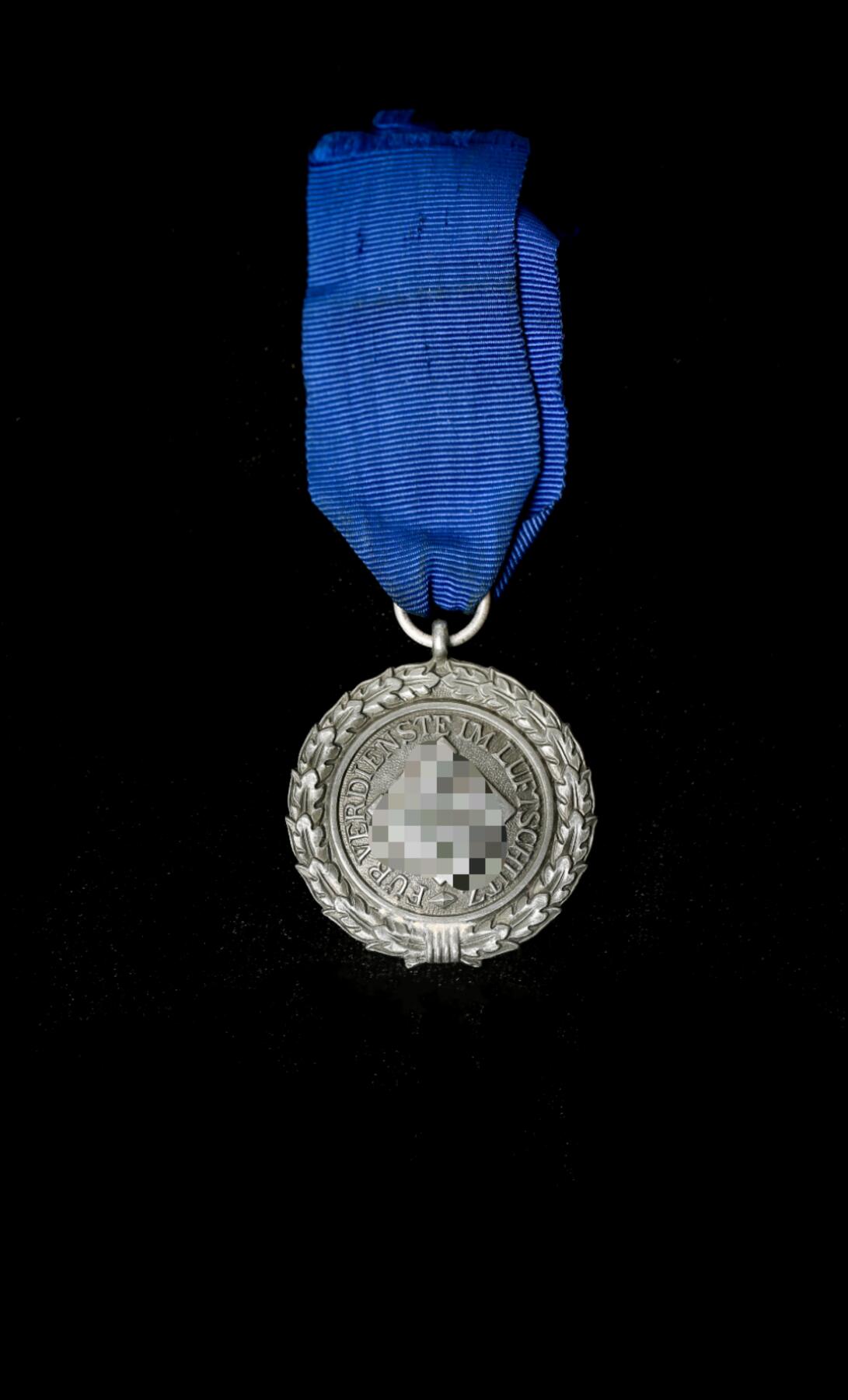 欢庆春节！戎马世界章牌大赏第112期春节大拍  德专场 德三防空奖章