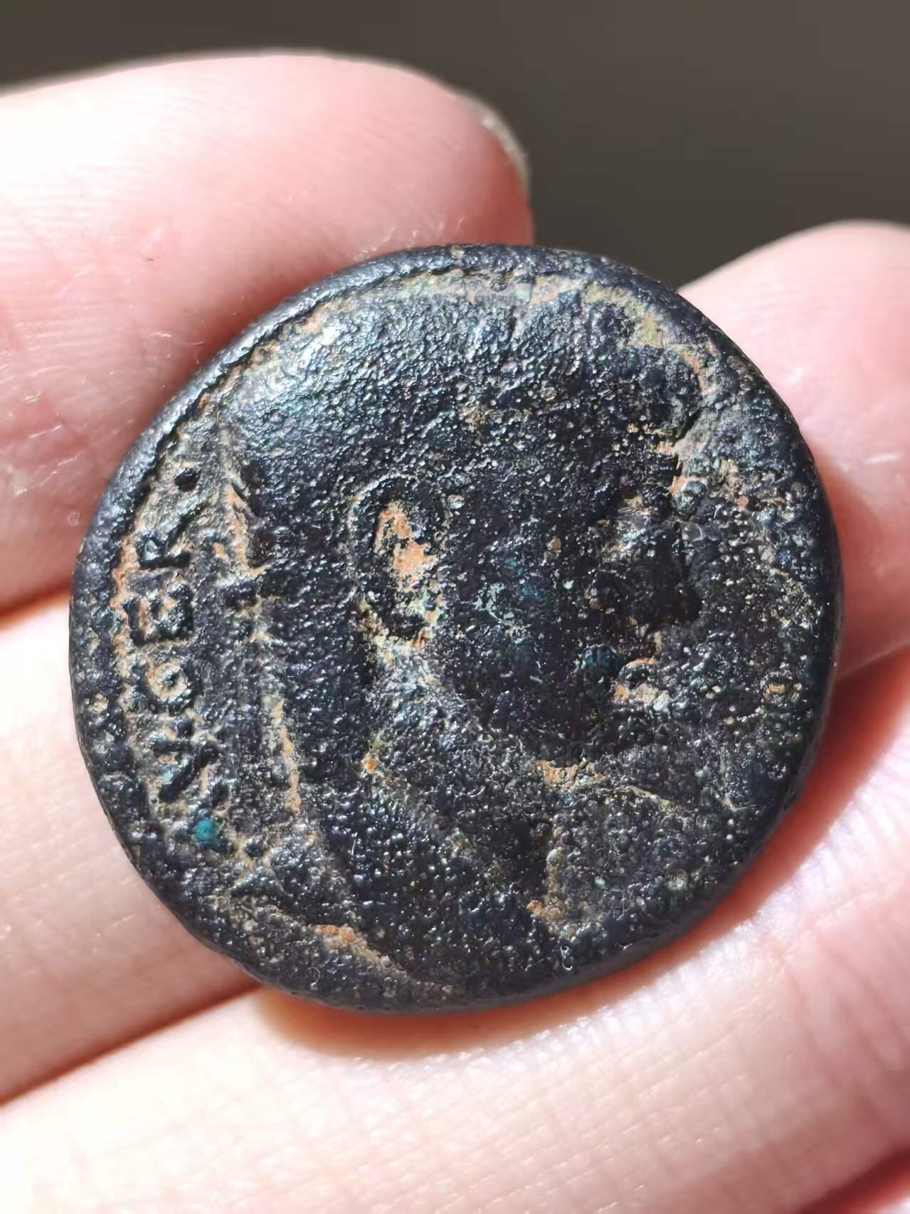 星盘世界钱币二月二十一日初五 世界古典币春节精品大拍 祝各位藏友马年大吉-新年新气象！ 少见！罗马帝国 公元41-54年打制 克劳狄乌斯 很少见的皇帝 他的罗马本土钱贵的一批 适合凑十二凯撒安条克行省阿斯（币值对标罗马本土阿斯） 厚重黑漆古大铜币  手感非常好