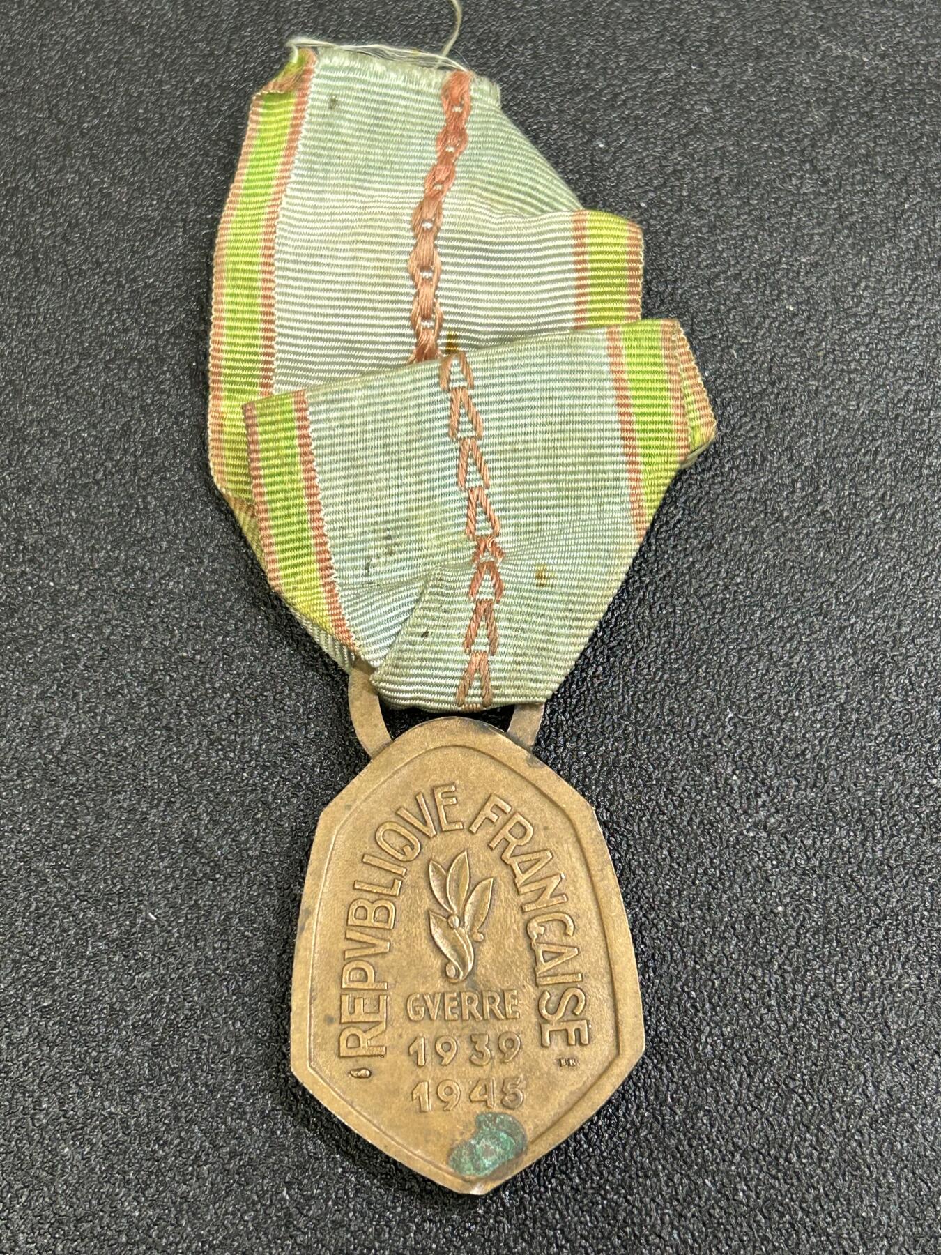 西秦中古拍卖第七十七期 2026马年新春专场 本场拍品年初九发出 法国二战胜利奖章