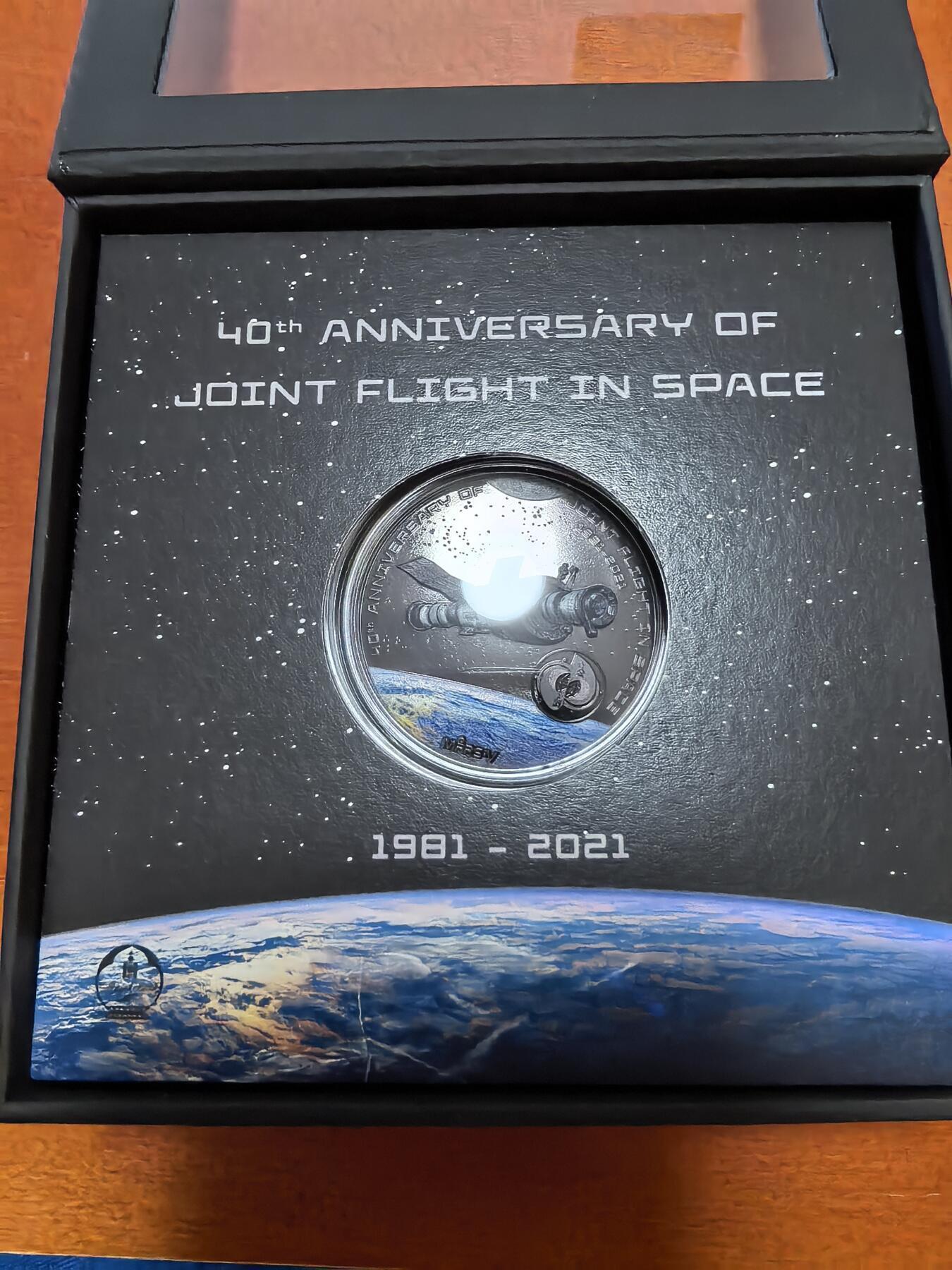 长老汇蛇年精选第一百场拍卖 2021蒙古联合太空飞行40周年5000图格里克高浮雕，1盎司999银， 曜石黑，盒证全，1000枚