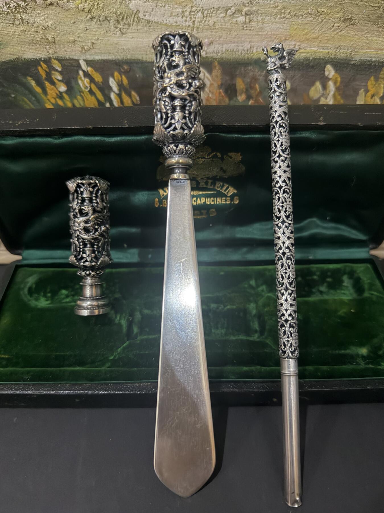 海外回流春节精品专场（一） 本场重器-法国回流拿破仑三世精美镂空纯银文具一套（带原盒，笔：18.2cm，拆信刀：17.8cm，火漆章：6.5cm，重合计：94.5g。无银款。）