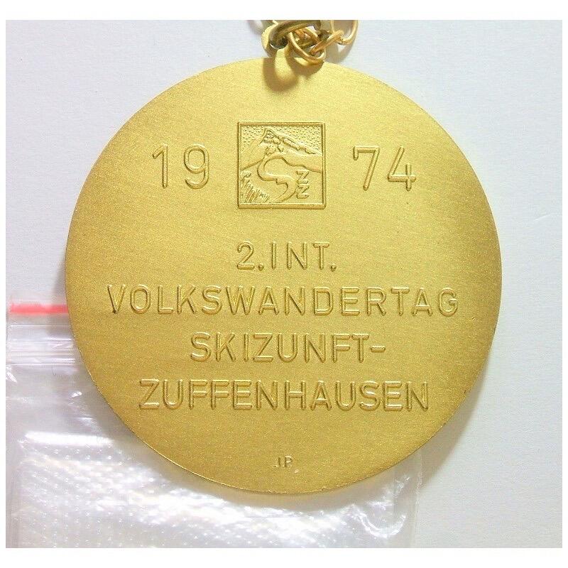 德国1974年 中世纪骑士高浮雕精制大镀金章 52MM