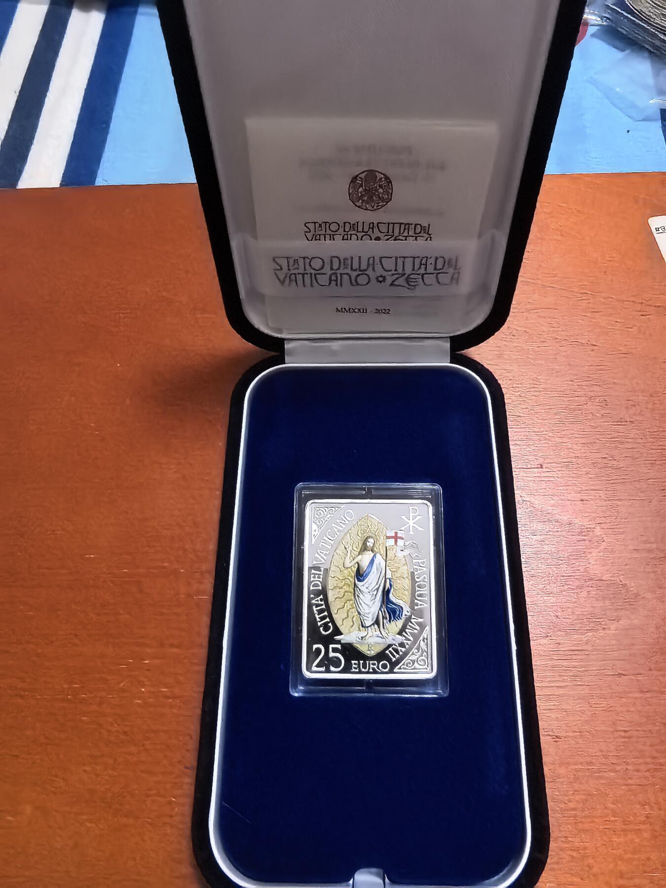 长老汇蛇年精选第一百场拍卖 2022梵蒂冈25欧元彩色长方形精制银币，35克925银，1500枚，盒证全，淘宝4700多元