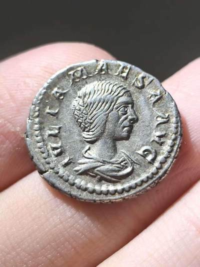 星盘世界钱币二月二十一日初五 世界古典币春节精品大拍 祝各位藏友马年大吉-新年新气象！ - 极美品！罗马帝国 公元218-224年打制 玛伊莎（埃拉加巴鲁斯和亚历山大塞维鲁的外祖母） 第纳尔银币 国内首见的品种 塞维鲁王朝的实际掌舵人 罗马版老佛爷 CNG同版同一批窖藏出品的拍过一千多
