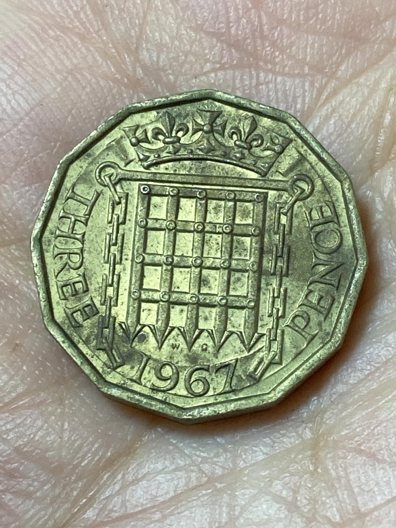 2026年第二十三场(总第一百九十二场）外国好品散币场(年后发货) 英国🇬🇧1967年3便士(伊丽莎白二世青年桂冠第二版，普制币关门年)