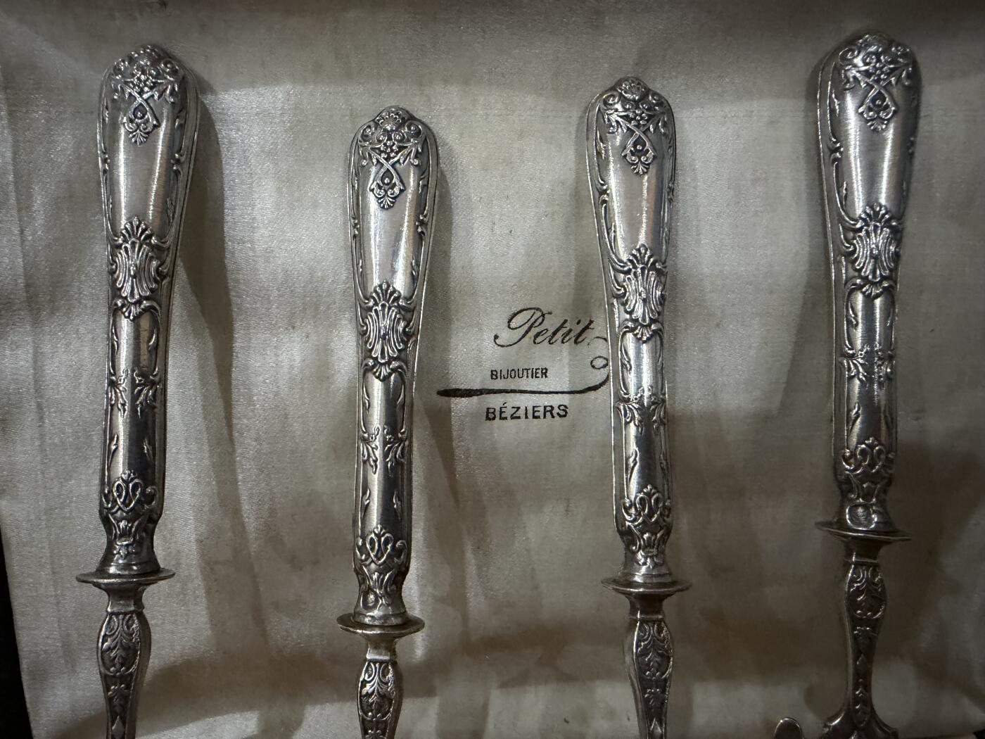 海外回流春节精品专场（一） 法国回流19世纪纯银餐具一套（左起尺寸：16.7cm，16cm，16.7cm，18cm，重：126.2g，有银标）