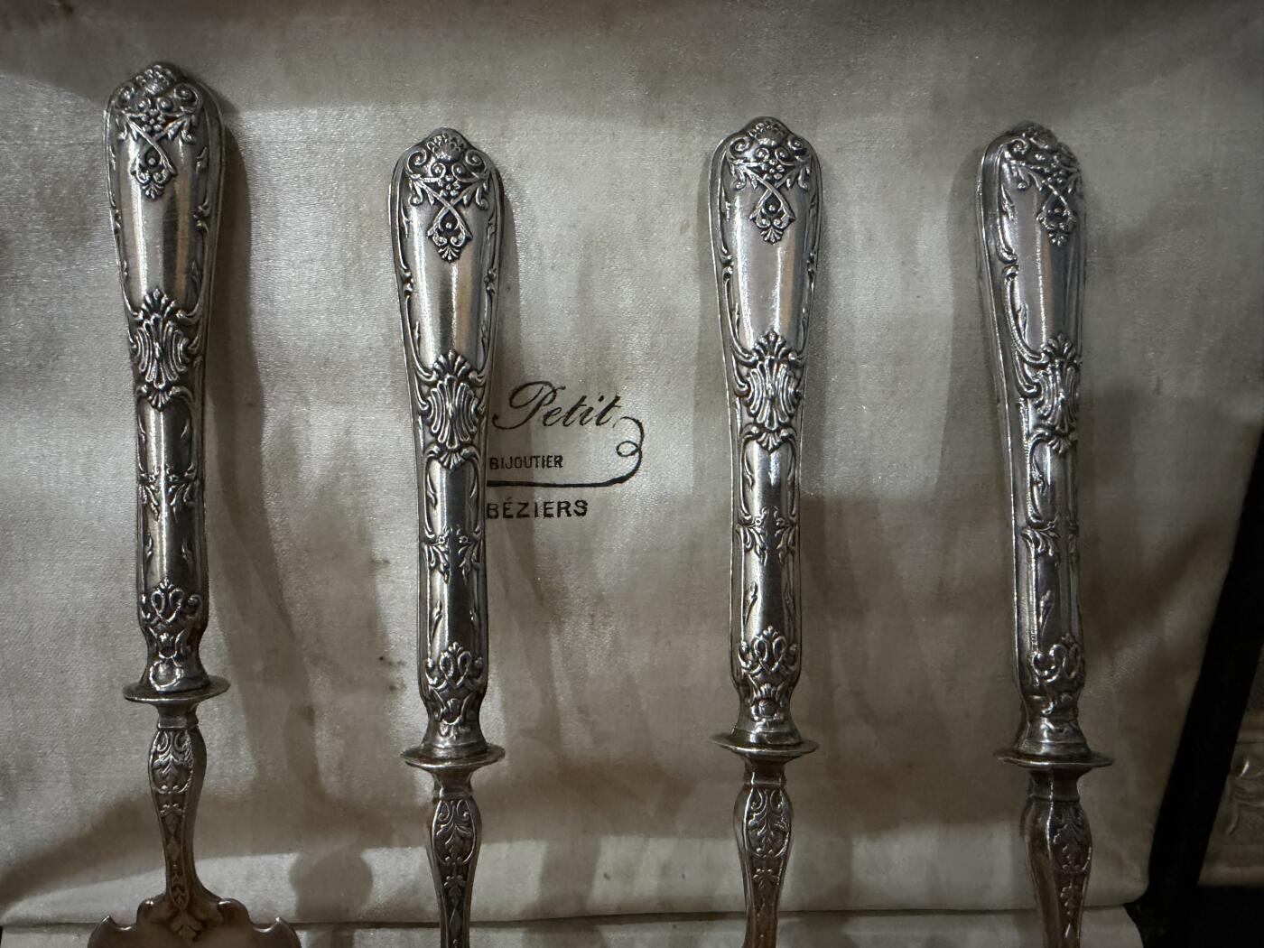 海外回流春节精品专场（一） 法国回流19世纪纯银餐具一套（左起尺寸：16.7cm，16cm，16.7cm，18cm，重：126.2g，有银标）