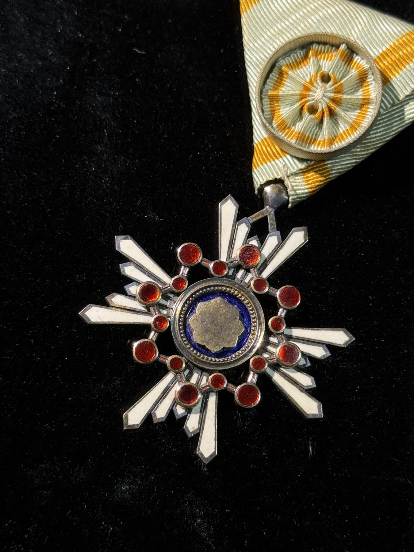 欢庆春节！戎马世界章牌大赏第111期春节大拍 勋四等瑞宝章，银字盒，盒略齐全